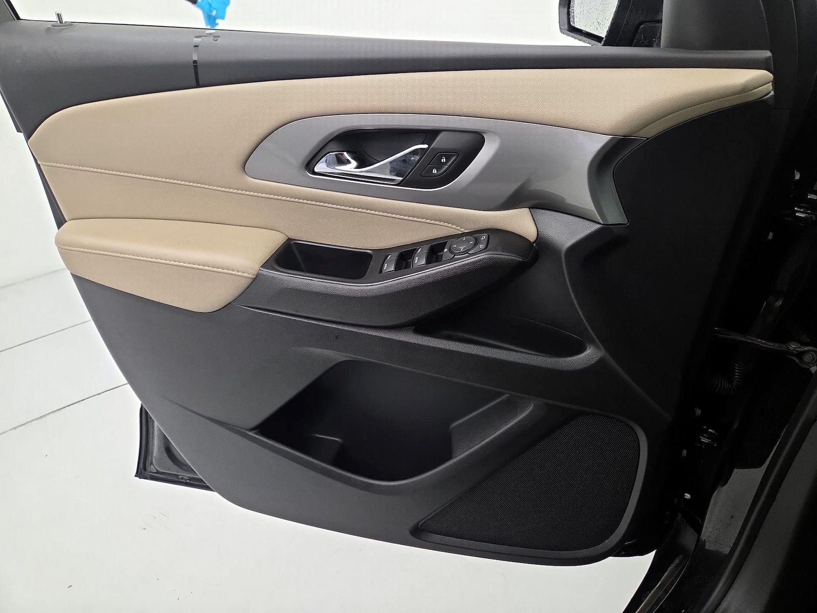 2023 Chevrolet Traverse LS - Photo 13