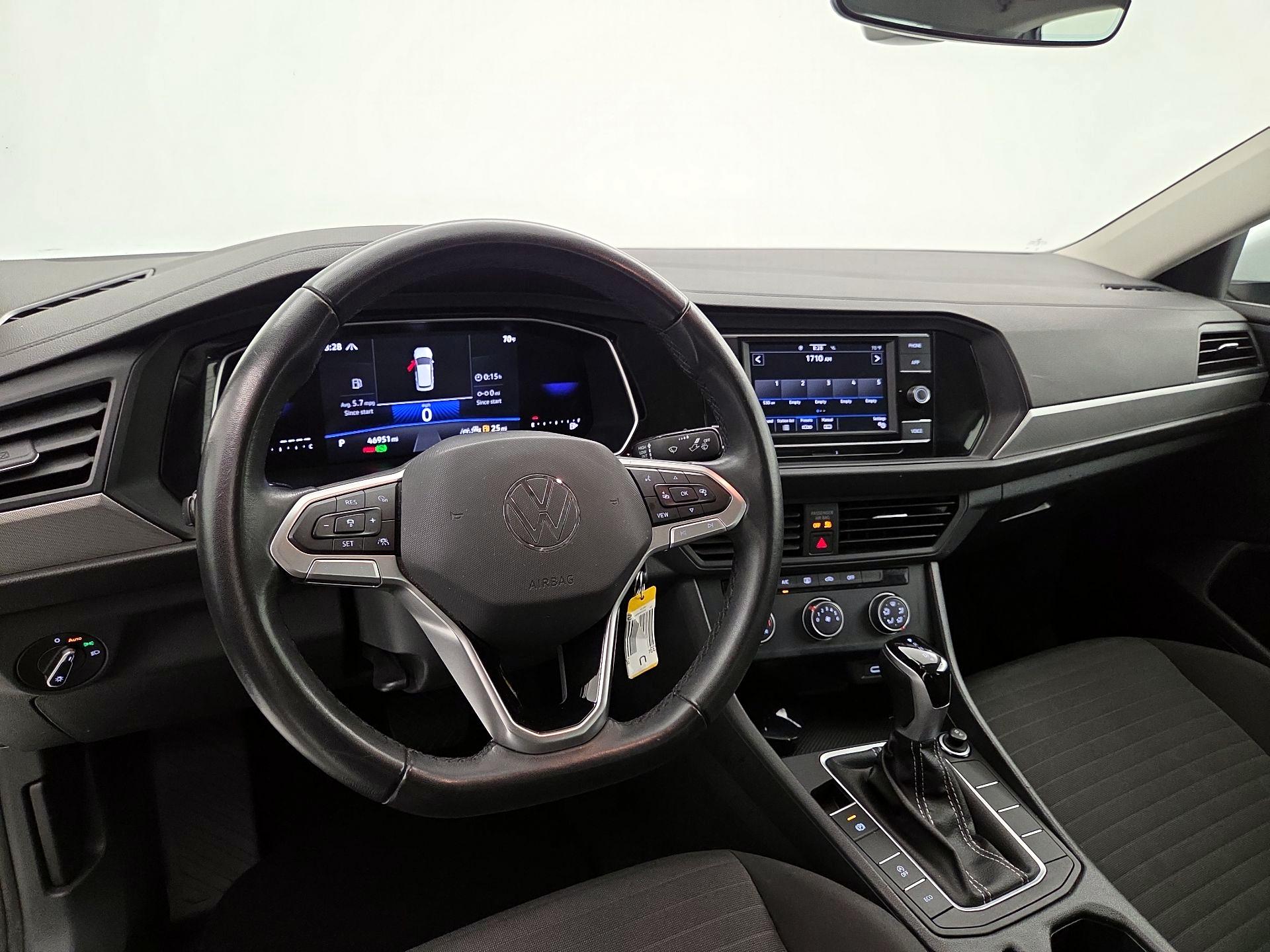 Thumbnail: 2024 Volkswagen Jetta - 9