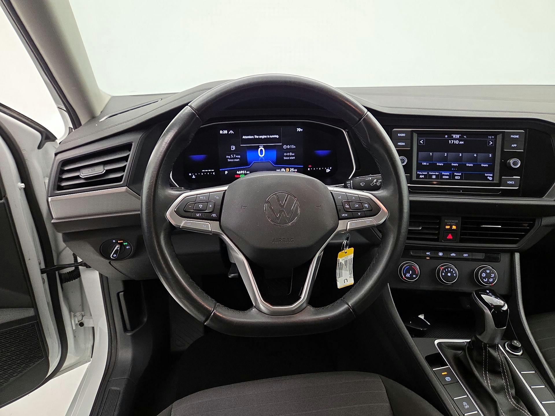 Thumbnail: 2024 Volkswagen Jetta - 10