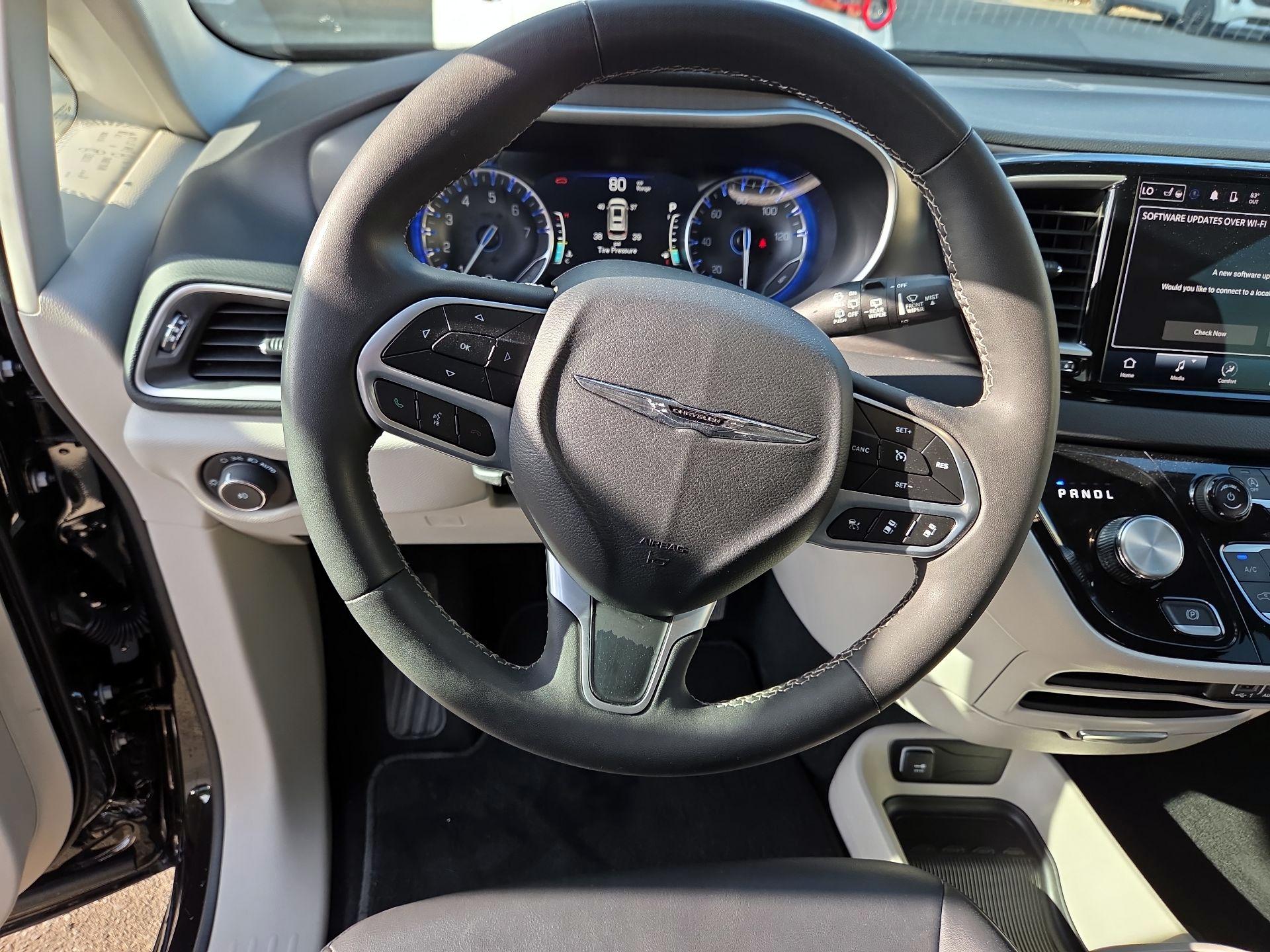 Thumbnail: 2024 Chrysler Pacifica - 10