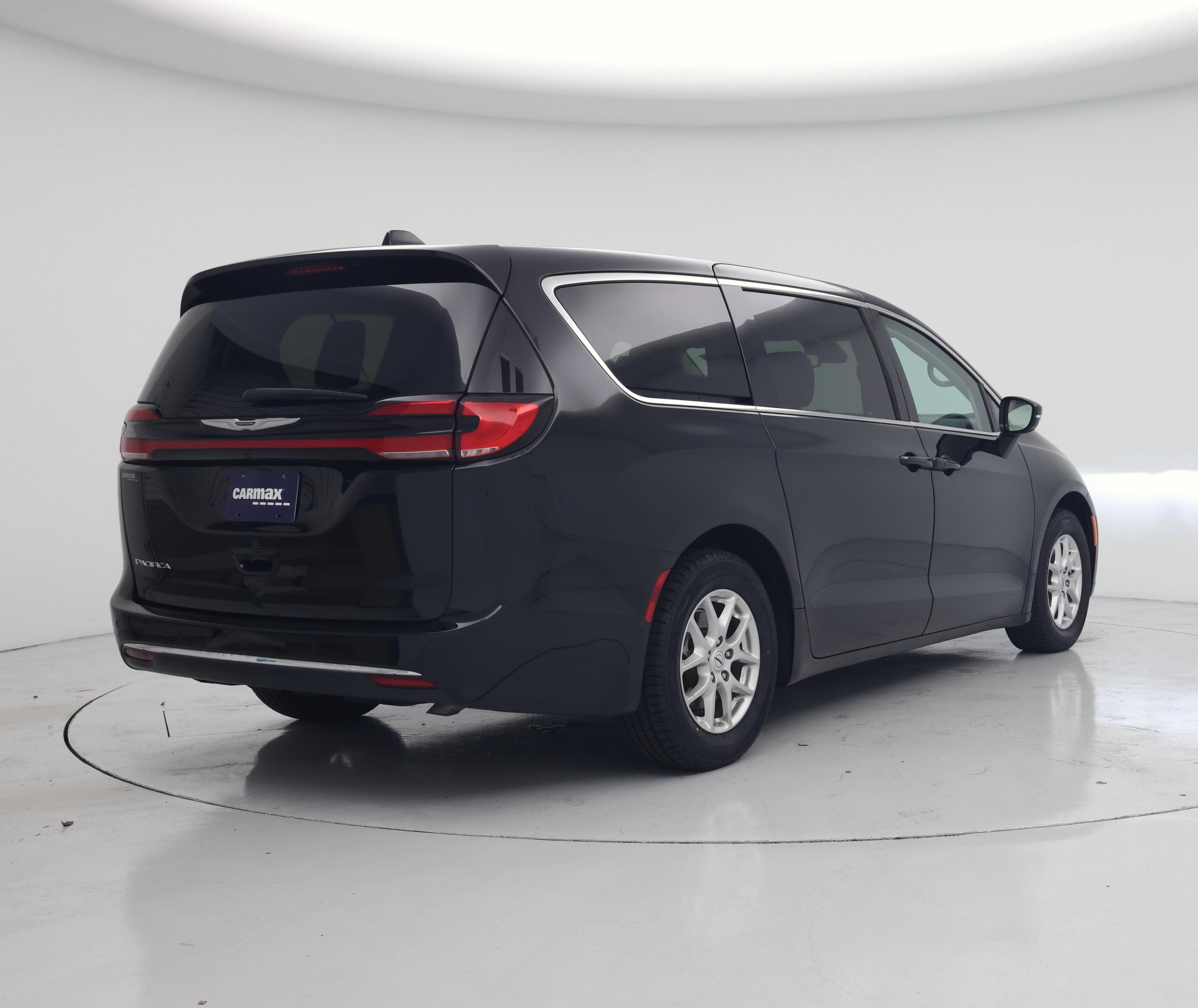 Thumbnail: 2024 Chrysler Pacifica - 8