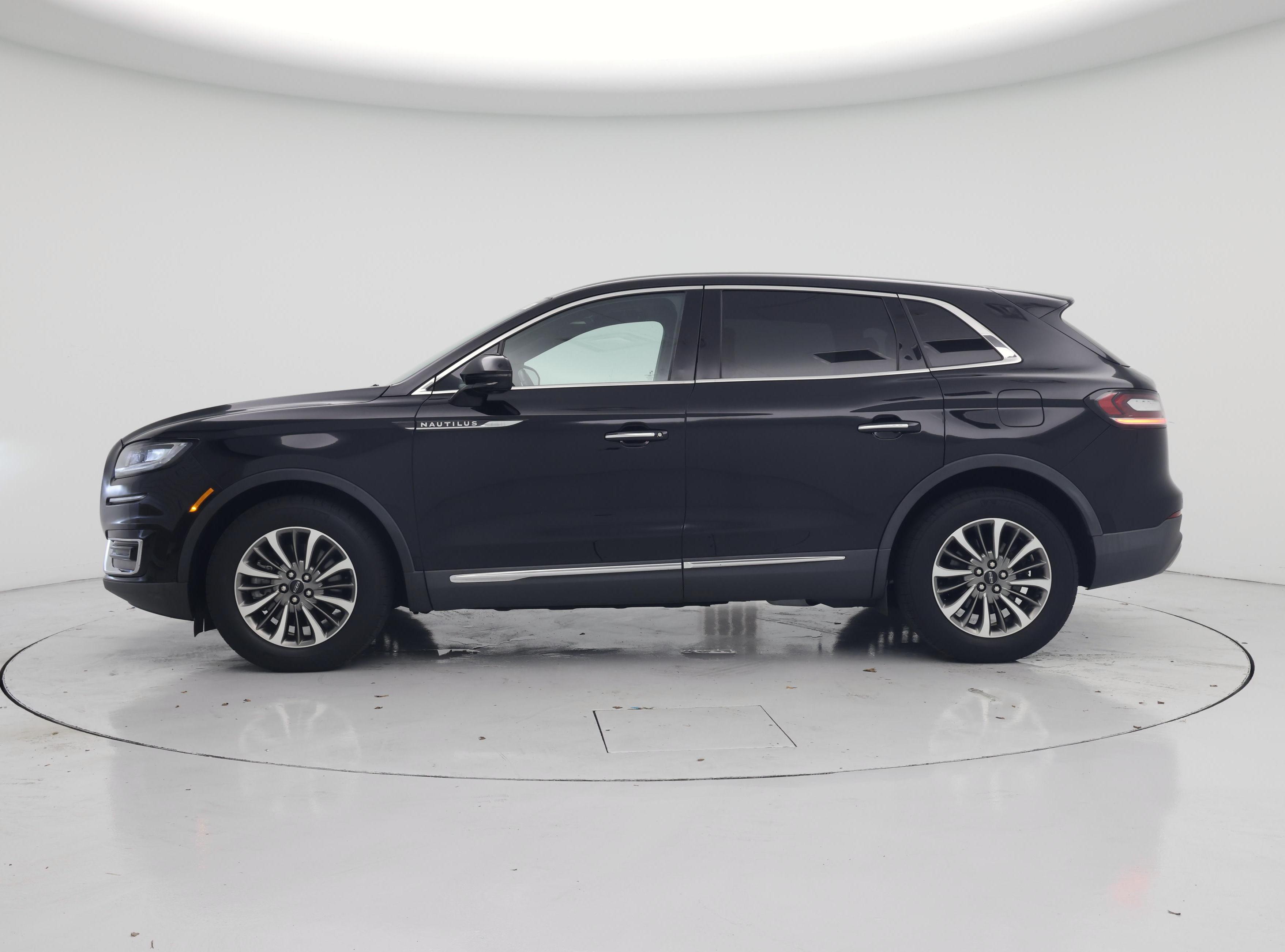 Thumbnail: 2020 Lincoln Nautilus - 3
