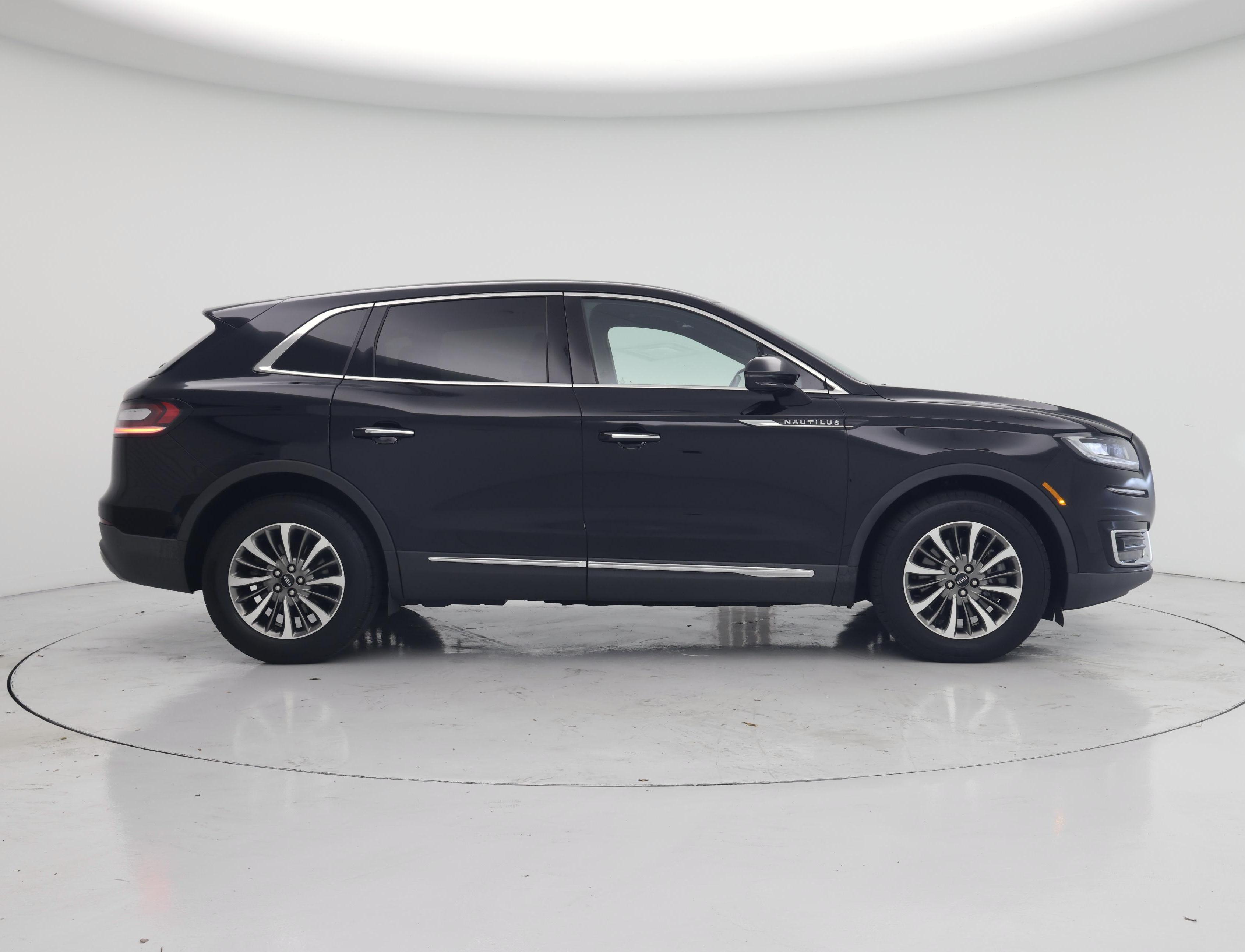 Thumbnail: 2020 Lincoln Nautilus - 7
