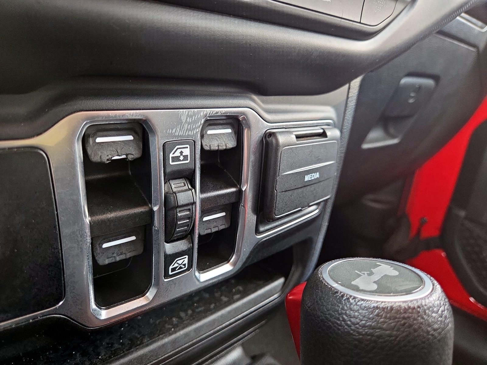 2023 Jeep Wrangler 4-Door Sport S - Photo 19