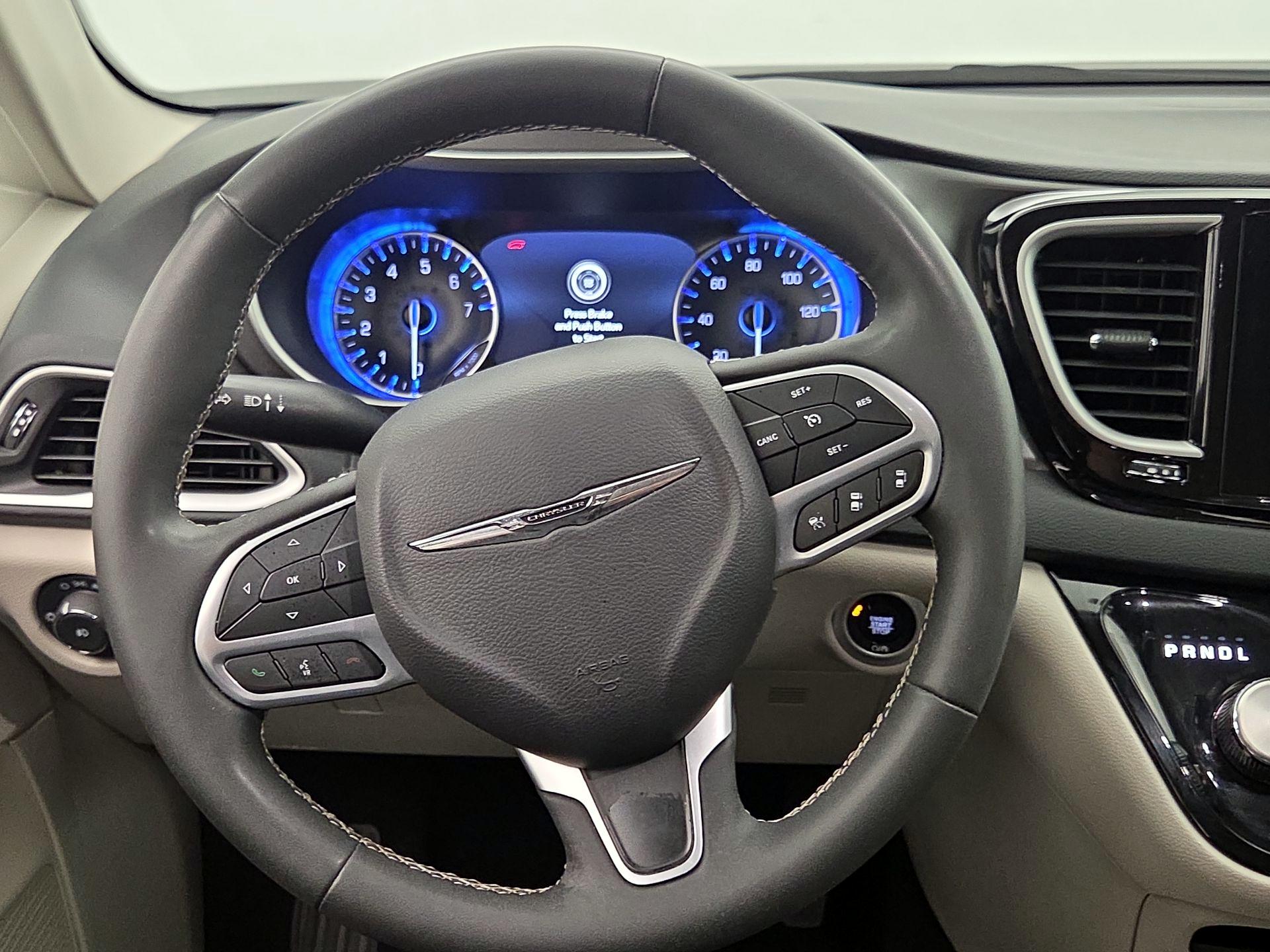 Thumbnail: 2024 Chrysler Pacifica - 10