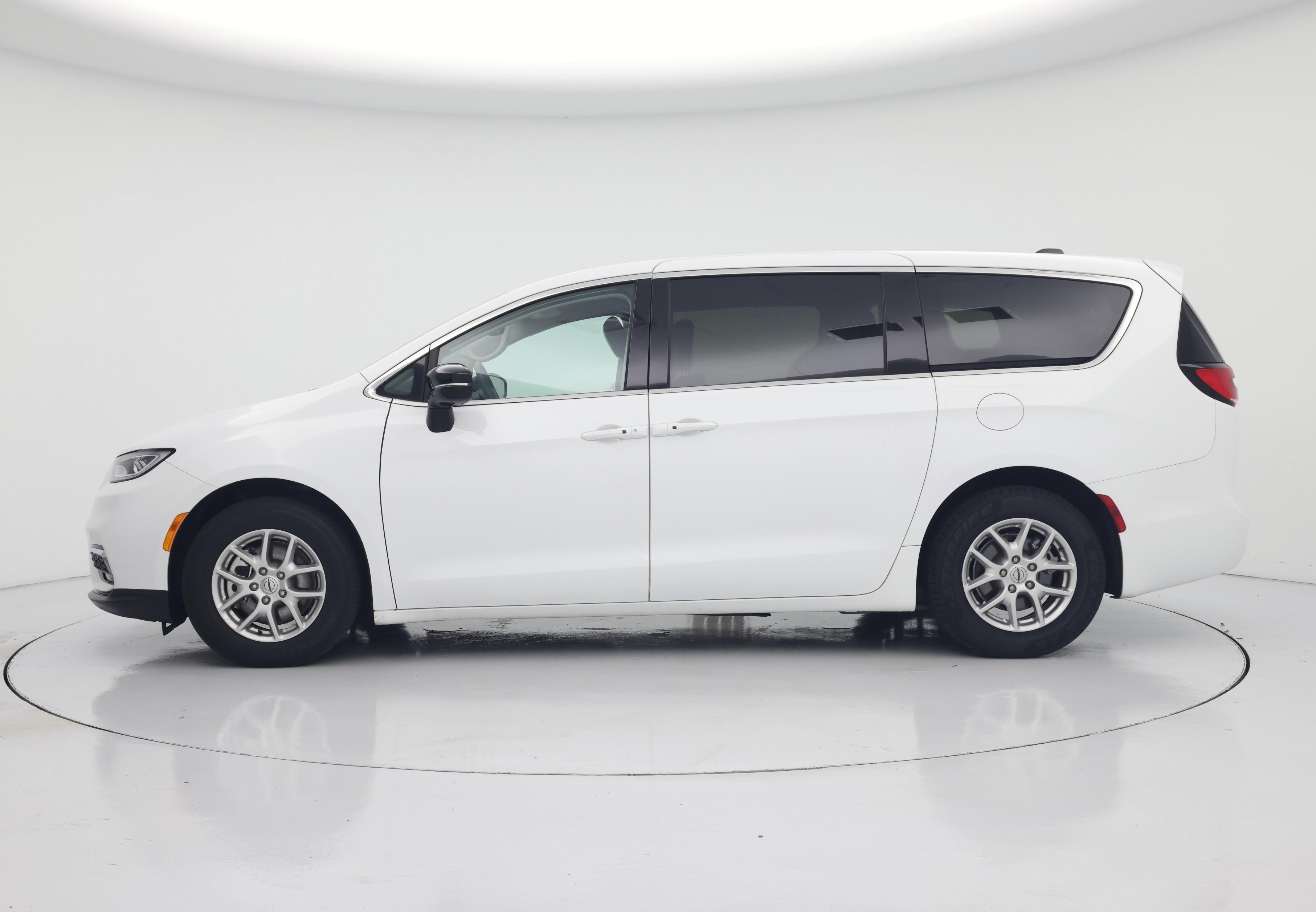 Thumbnail: 2024 Chrysler Pacifica - 3