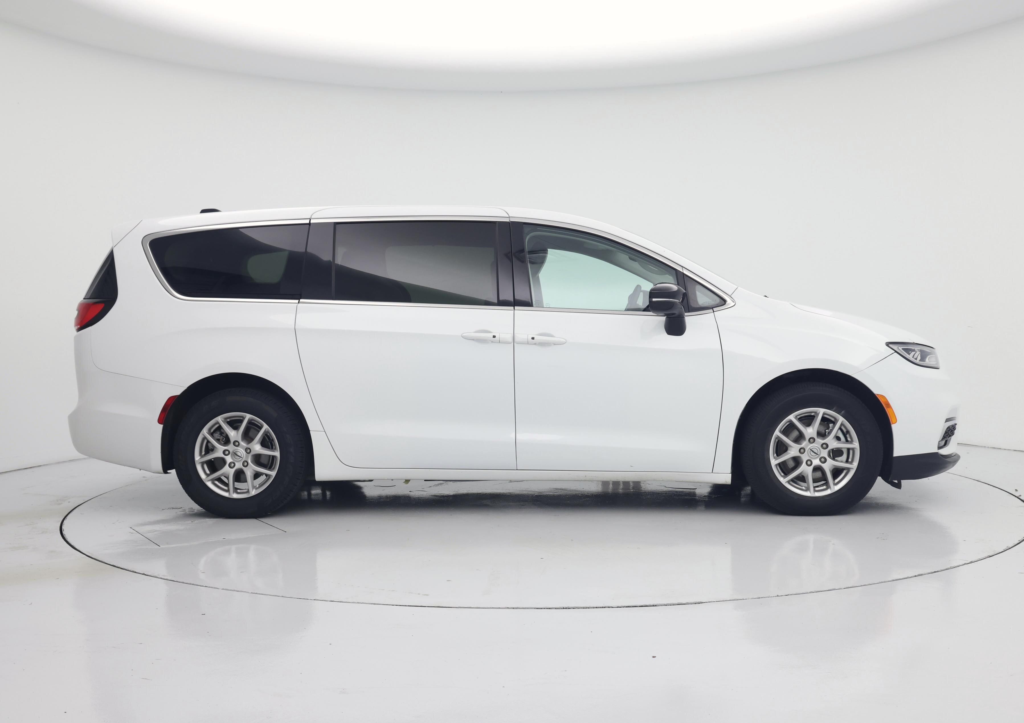 Thumbnail: 2024 Chrysler Pacifica - 7