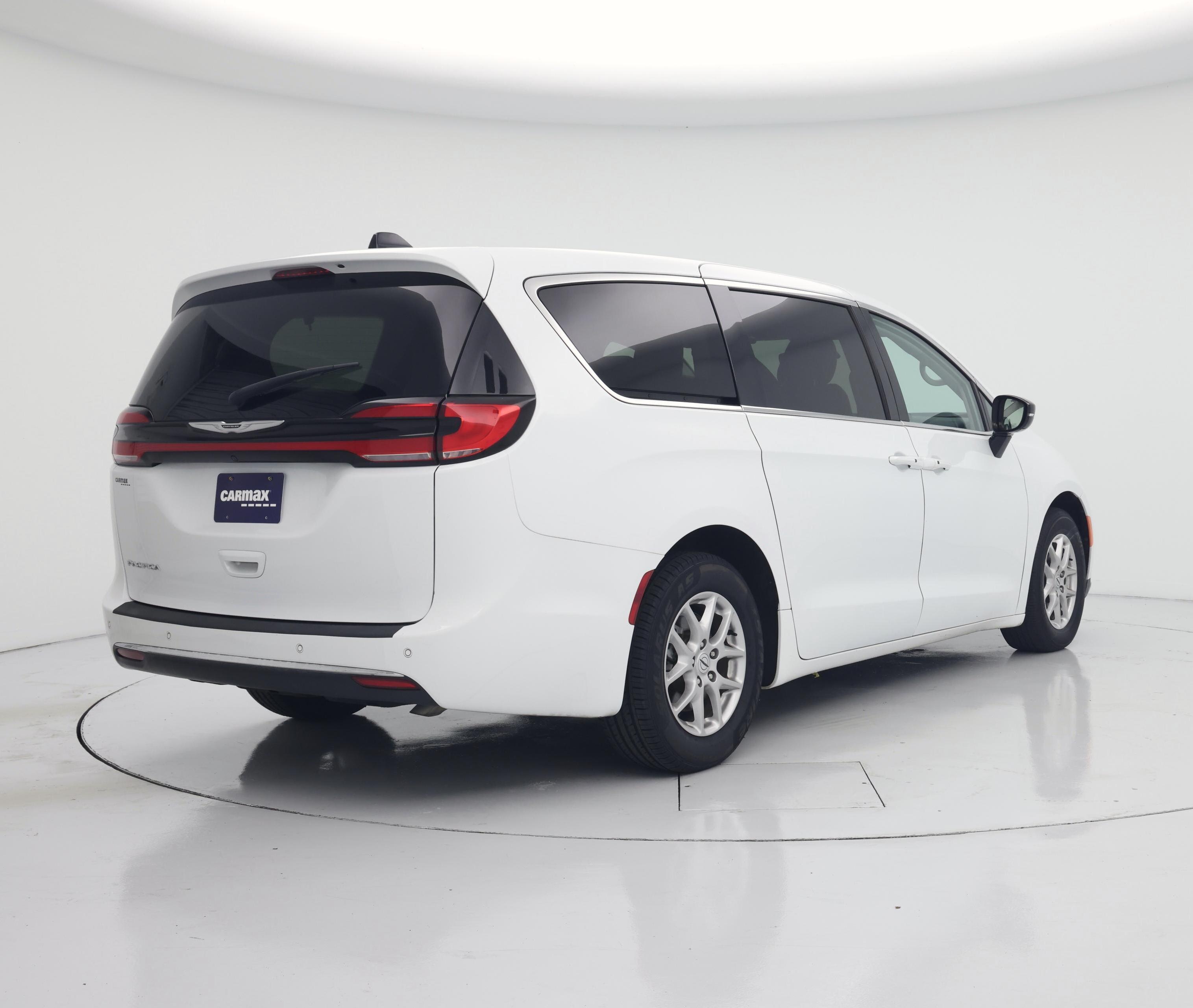 Thumbnail: 2024 Chrysler Pacifica - 8