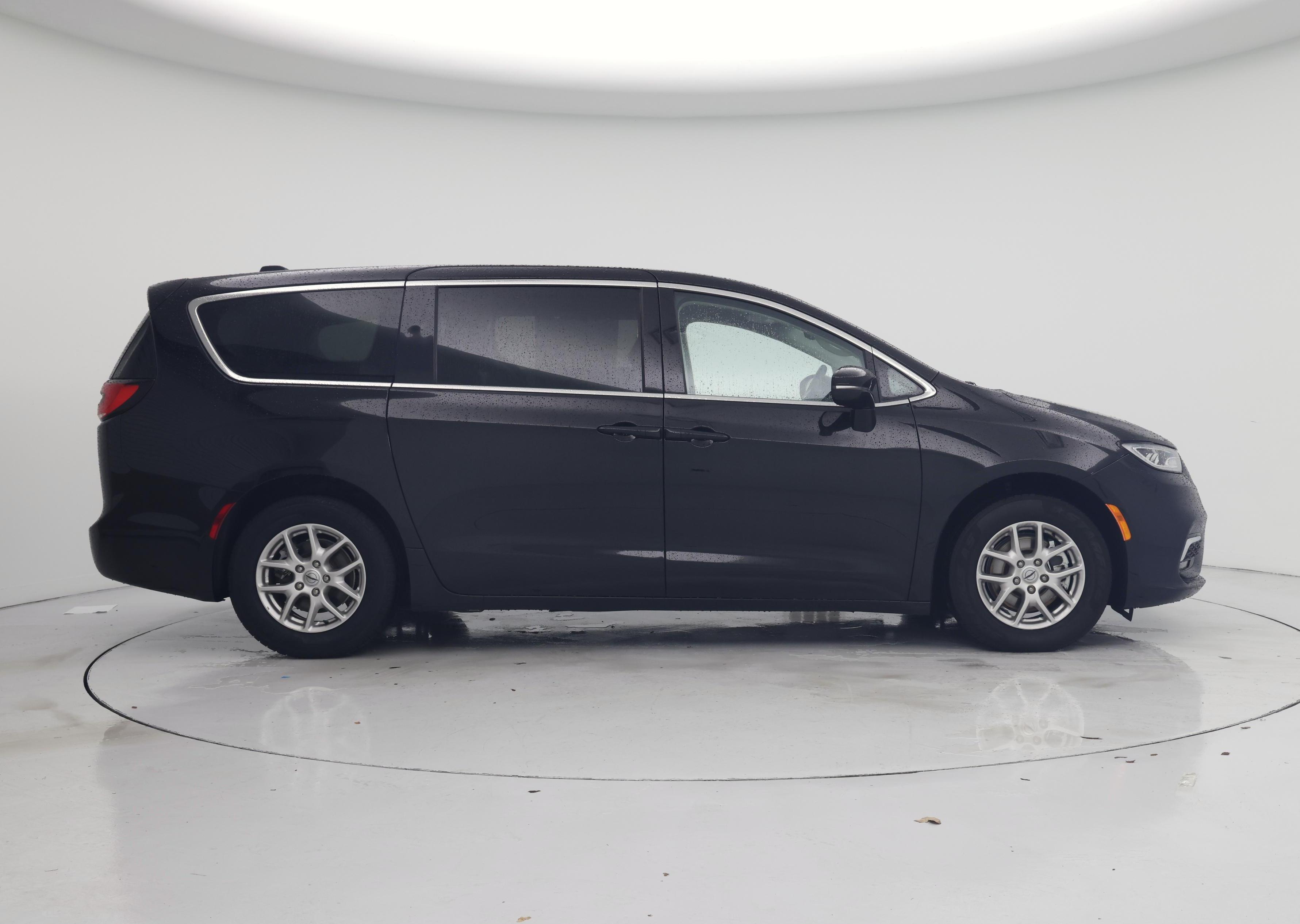 Thumbnail: 2024 Chrysler Pacifica - 7