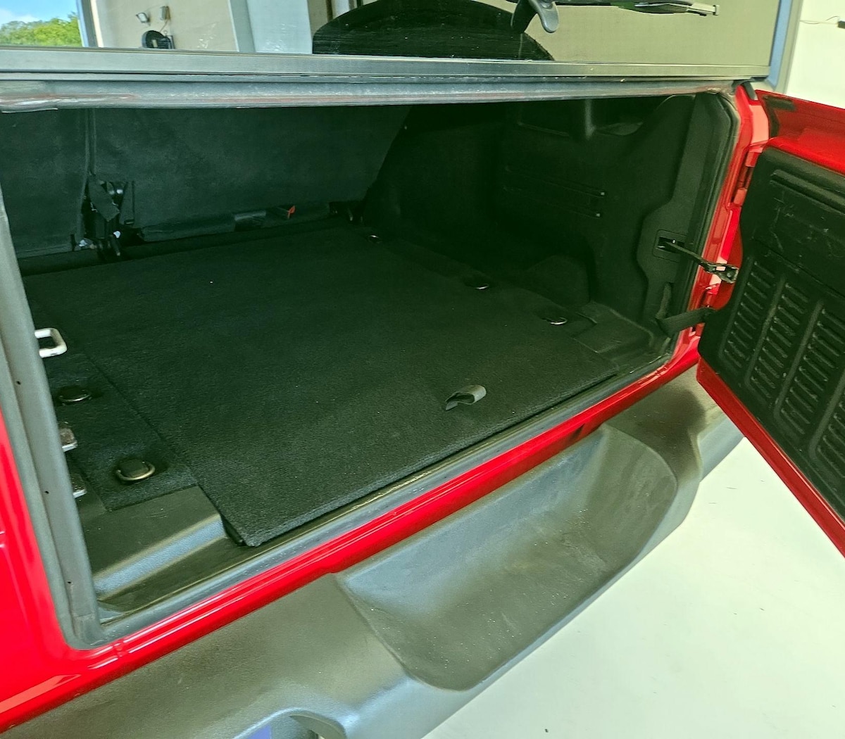 Trunk/Cargo (Seats Up)