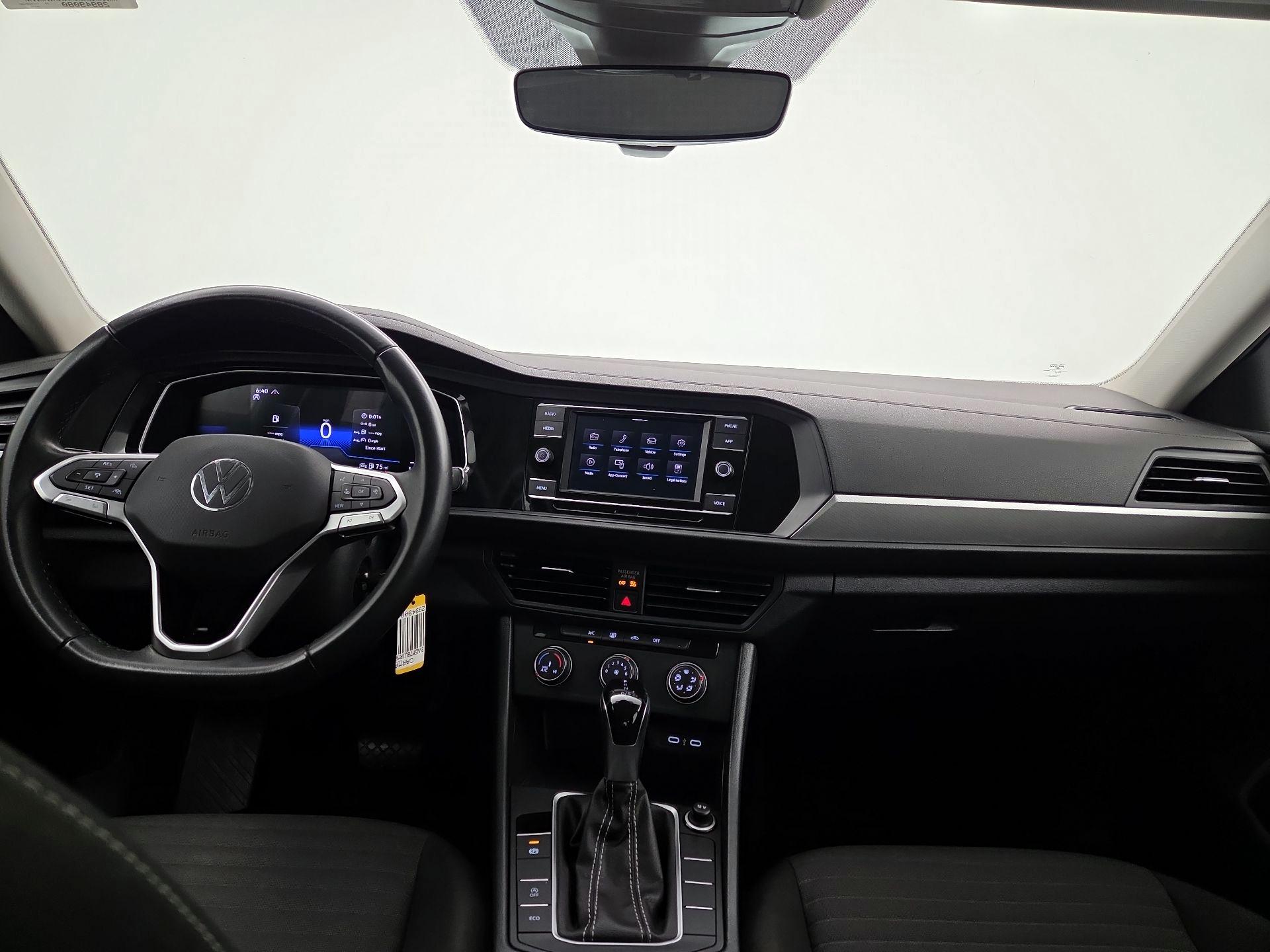 Thumbnail: 2024 Volkswagen Jetta - 9
