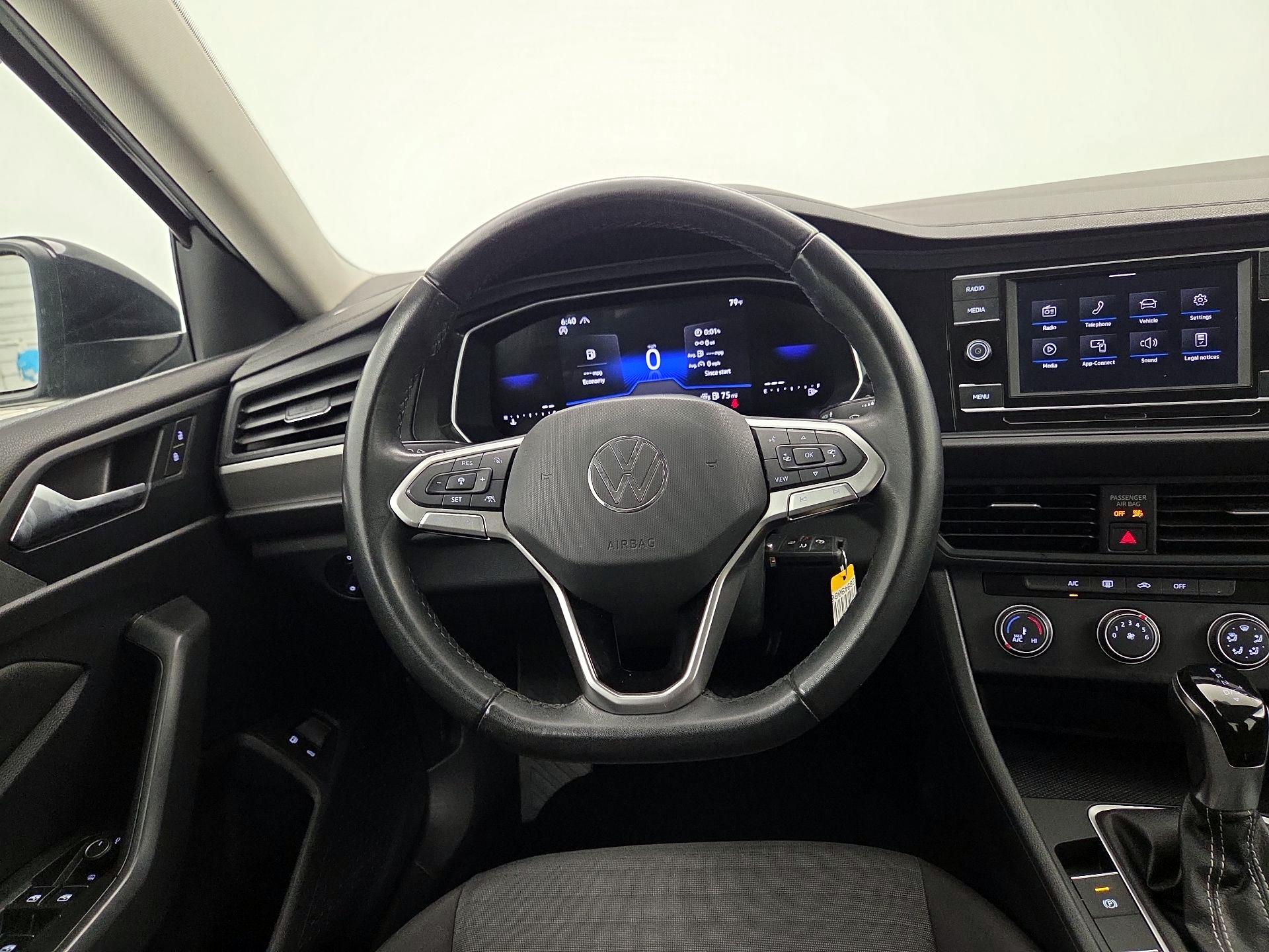 Thumbnail: 2024 Volkswagen Jetta - 10