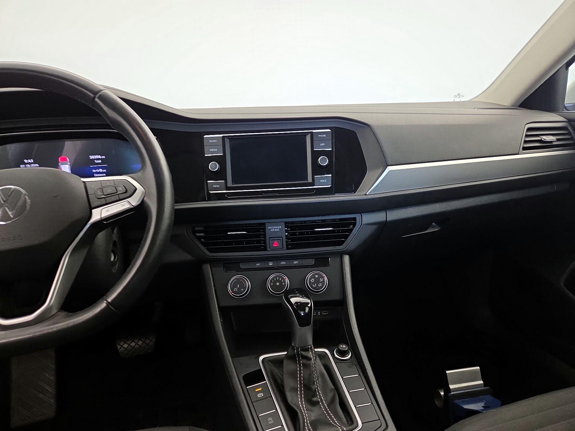 Thumbnail: 2024 Volkswagen Jetta - 9