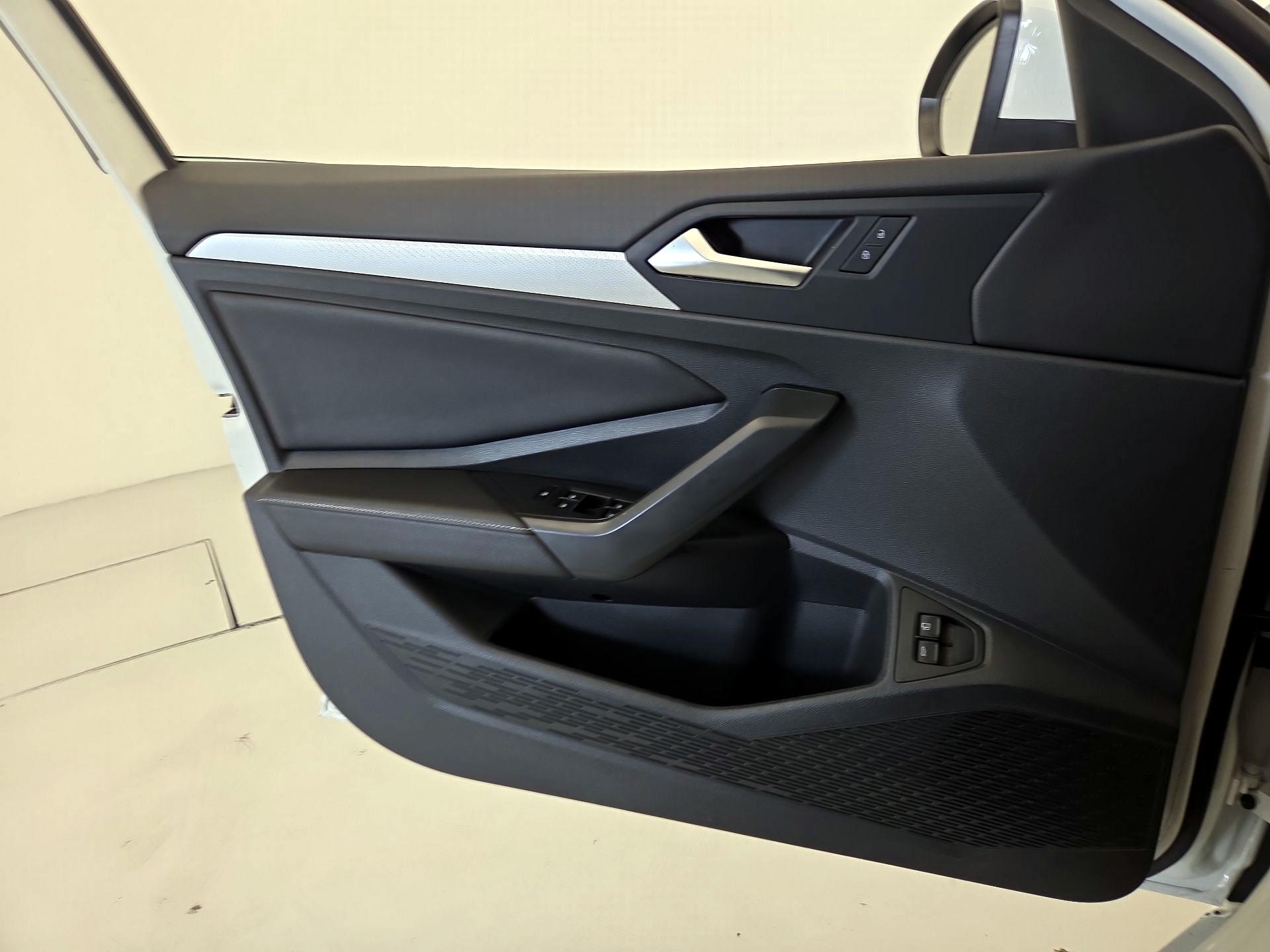 Thumbnail: 2024 Volkswagen Jetta - 12