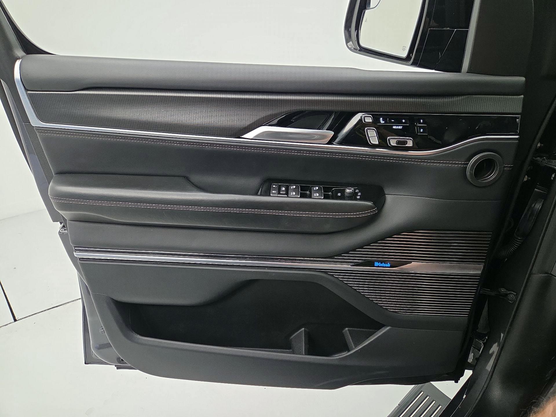 Thumbnail: 2024 Jeep Grand Wagoneer L - 12