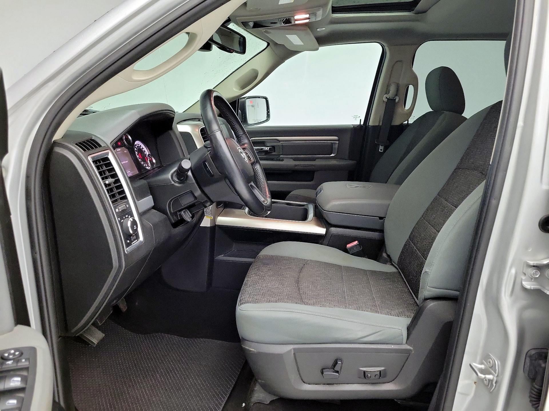 Thumbnail: 2019 RAM 1500 Classic - 11