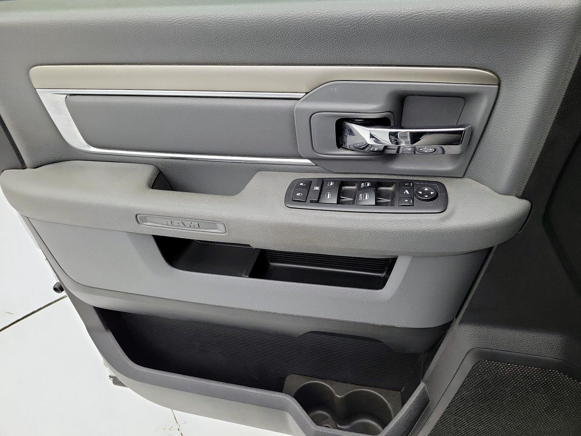 Thumbnail: 2019 RAM 1500 Classic - 12