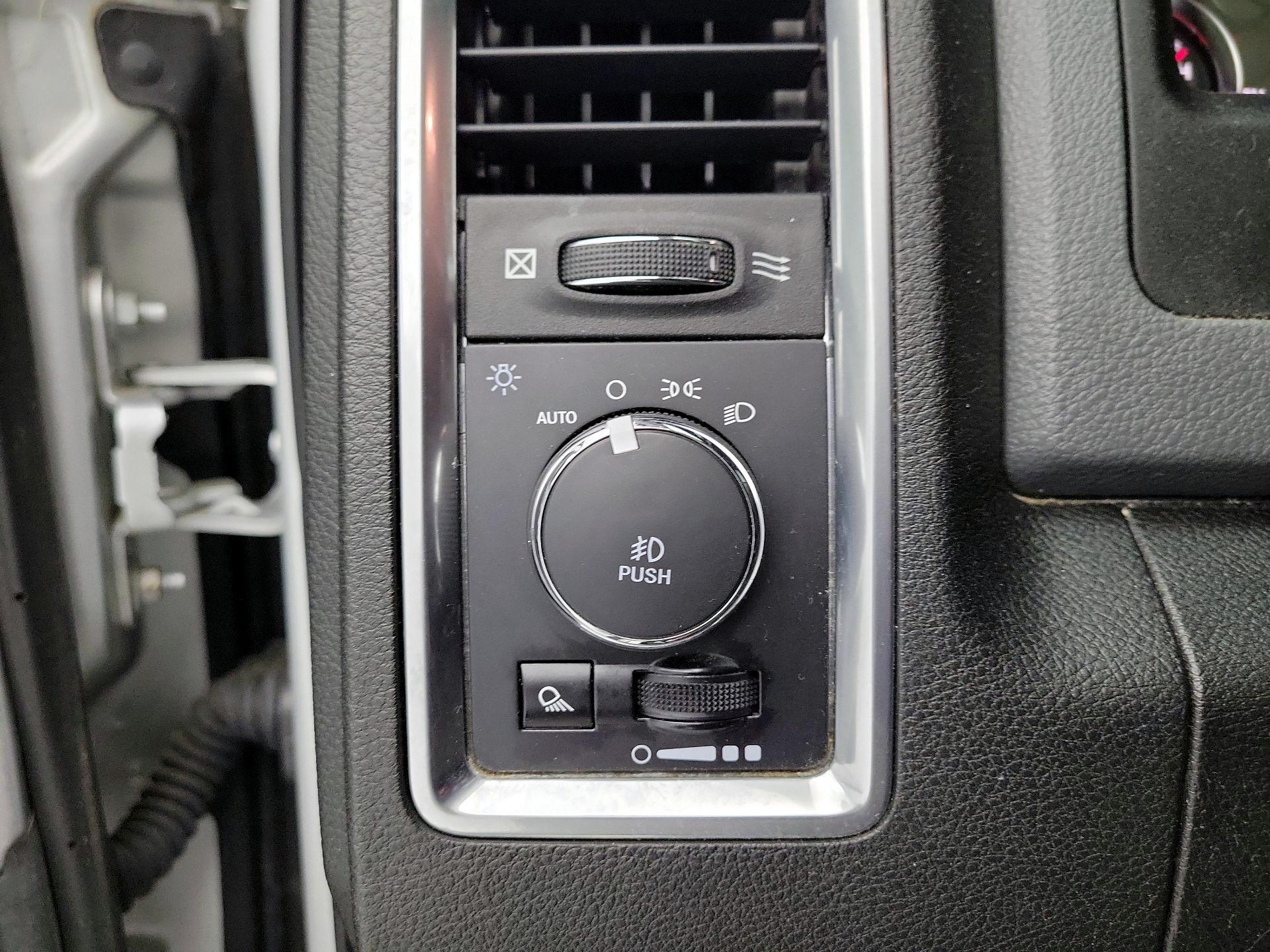 Thumbnail: 2019 RAM 1500 Classic - 13