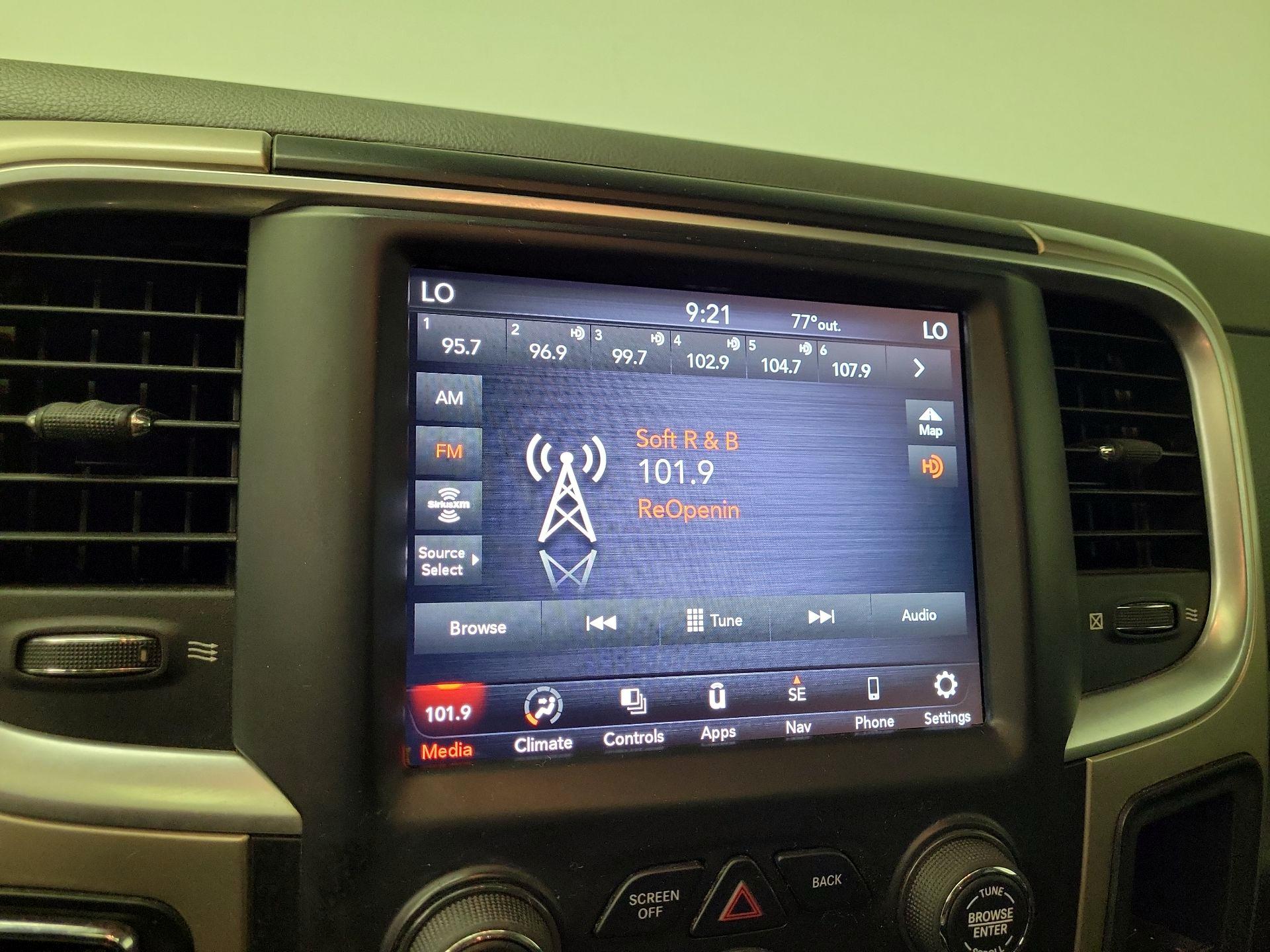 Thumbnail: 2019 RAM 1500 Classic - 16
