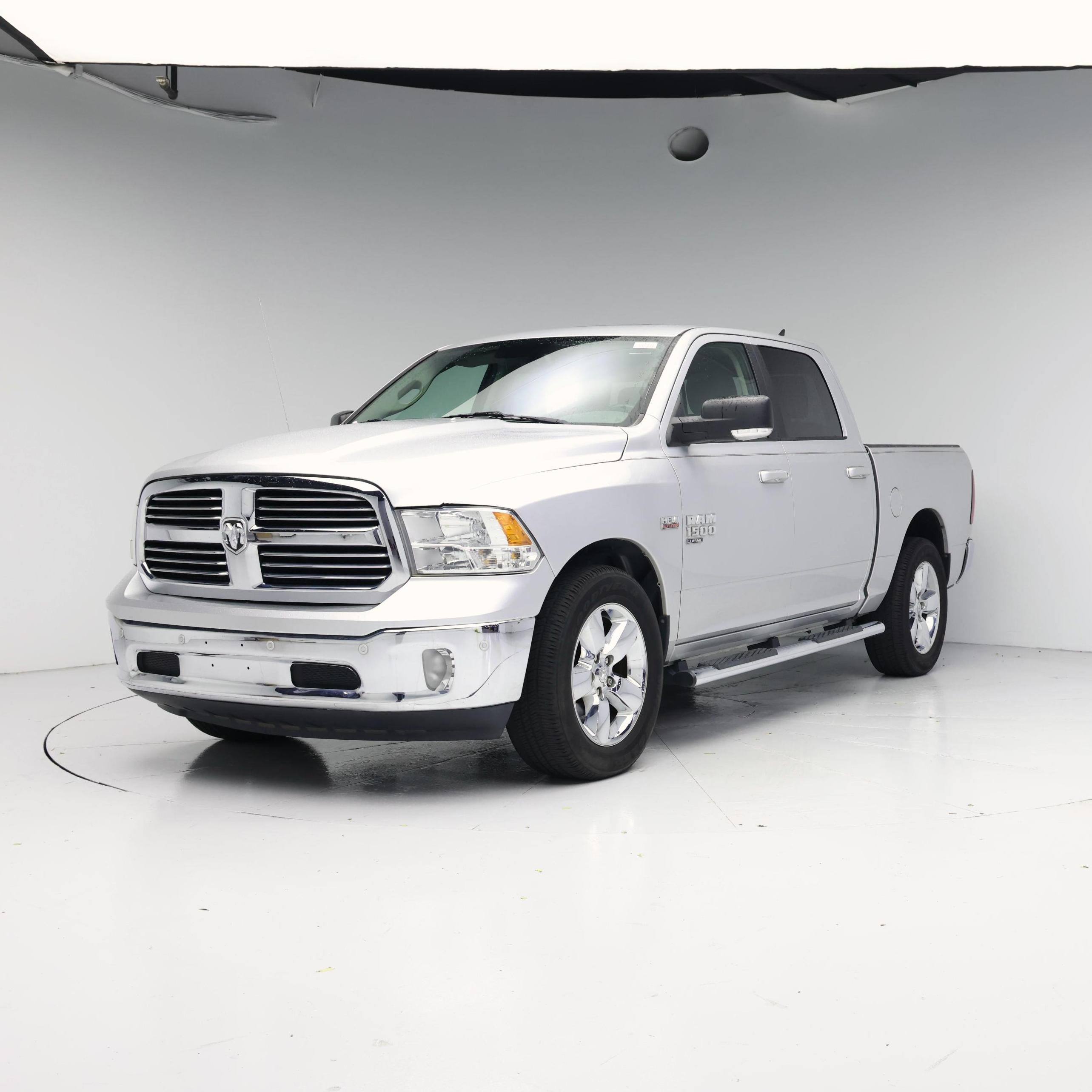 Thumbnail: 2019 RAM 1500 Classic - 4