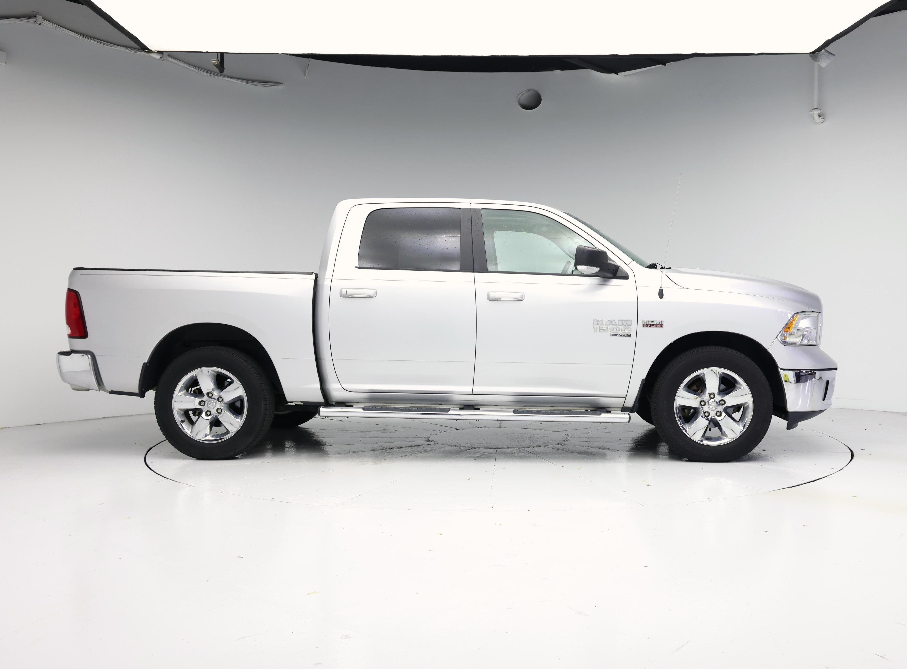 Thumbnail: 2019 RAM 1500 Classic - 7