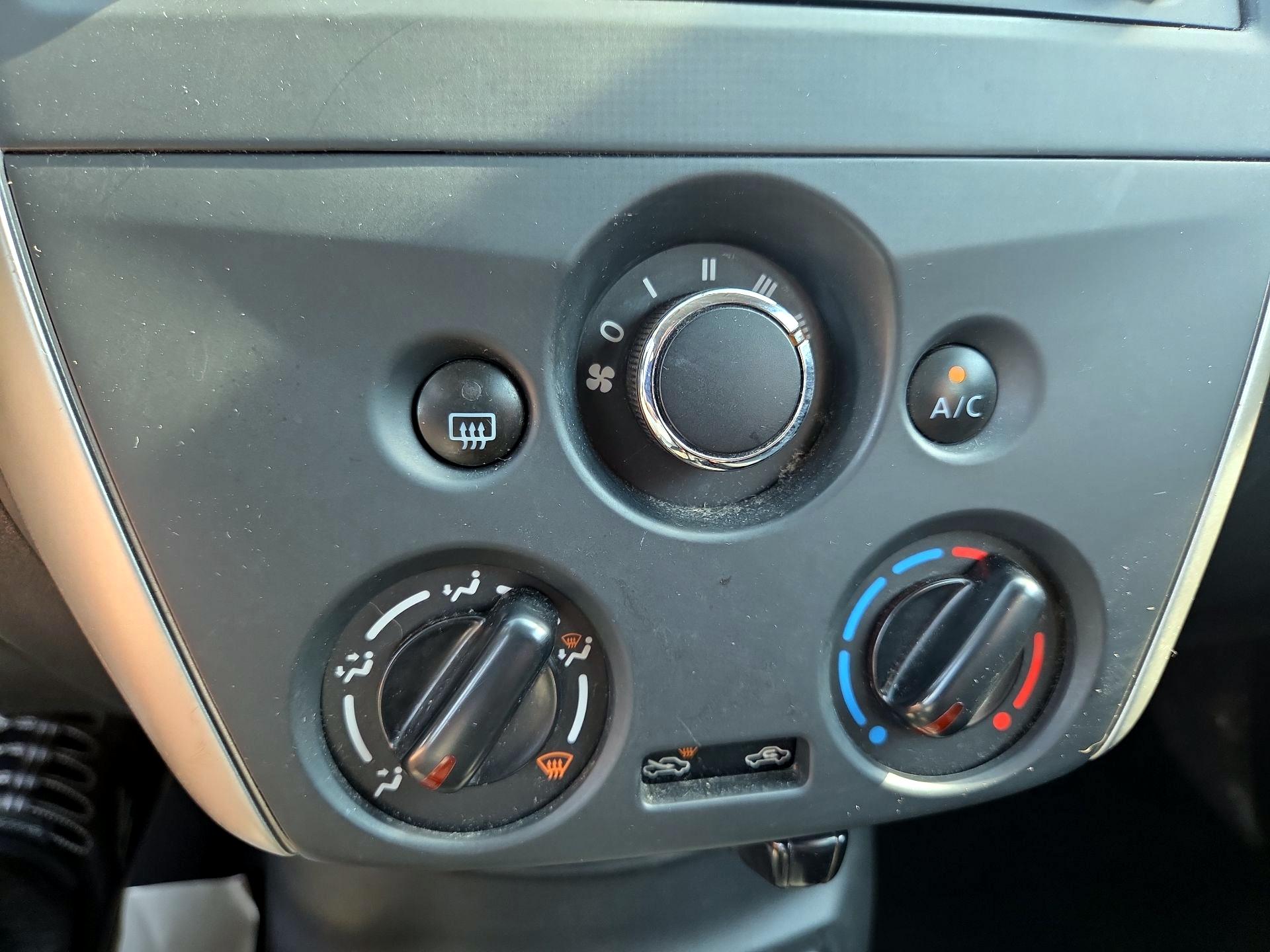 Thumbnail: 2016 Nissan Versa Note - 15