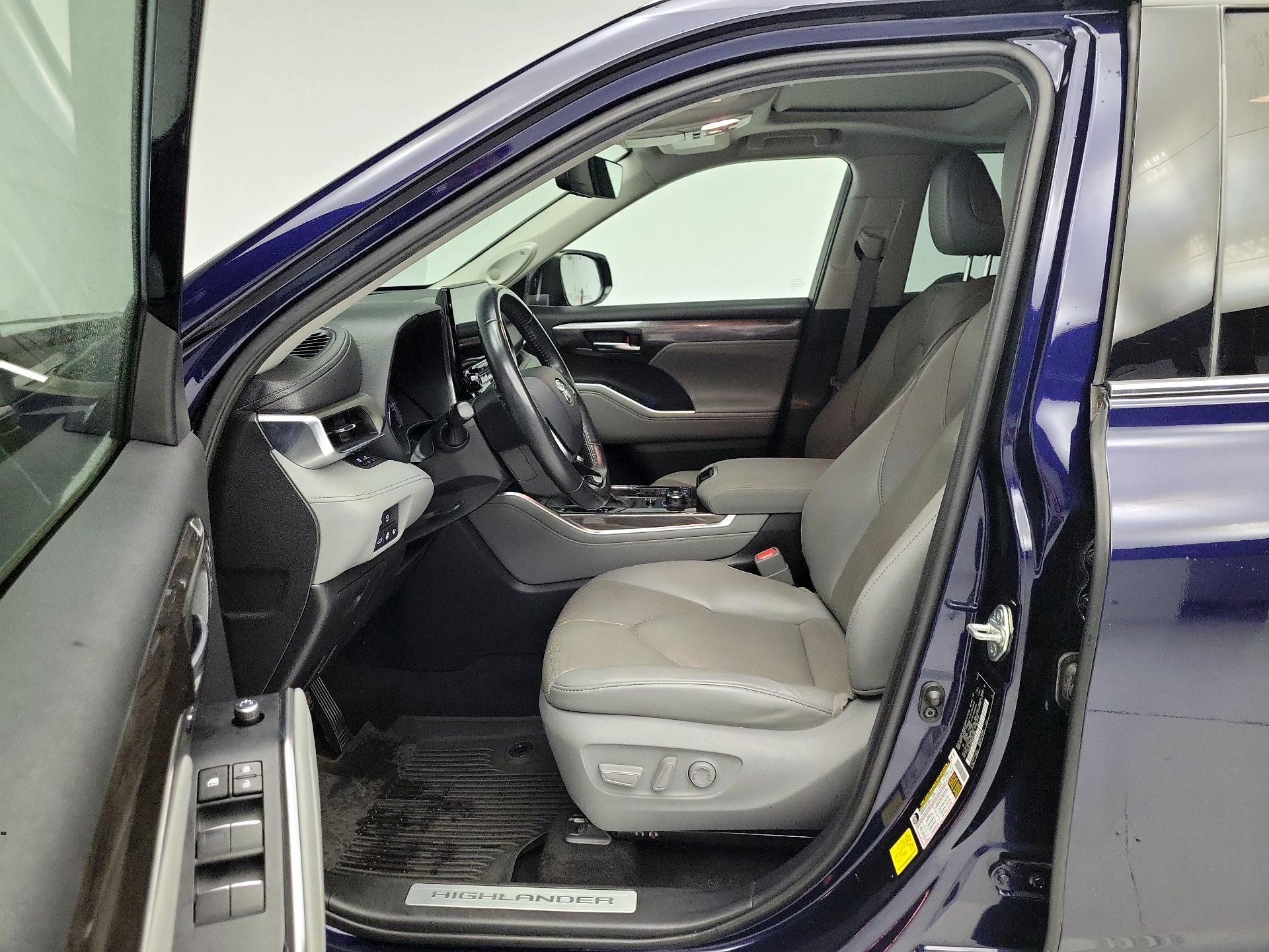 Thumbnail: 2021 Toyota Highlander - 11