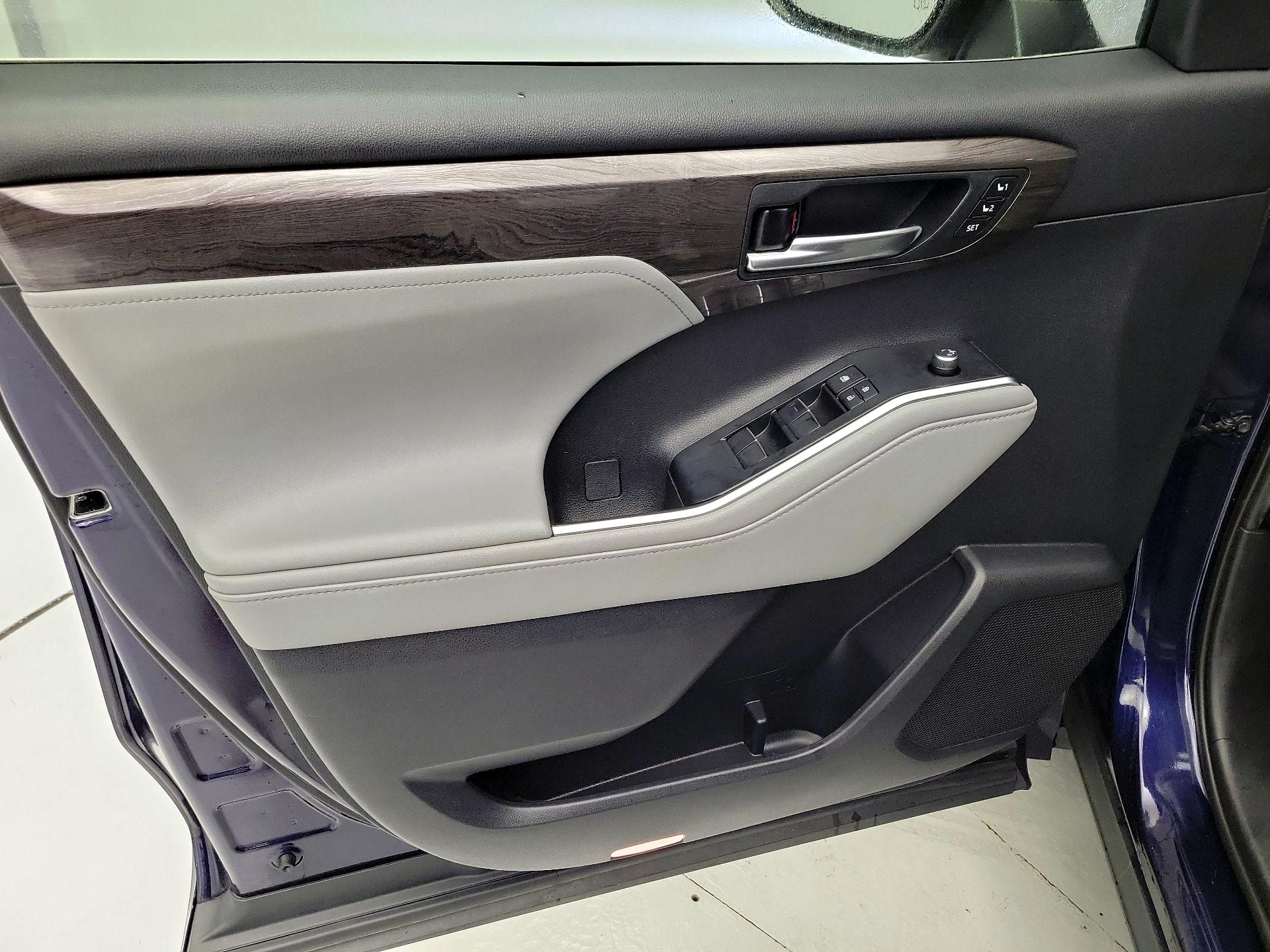 Thumbnail: 2021 Toyota Highlander - 12