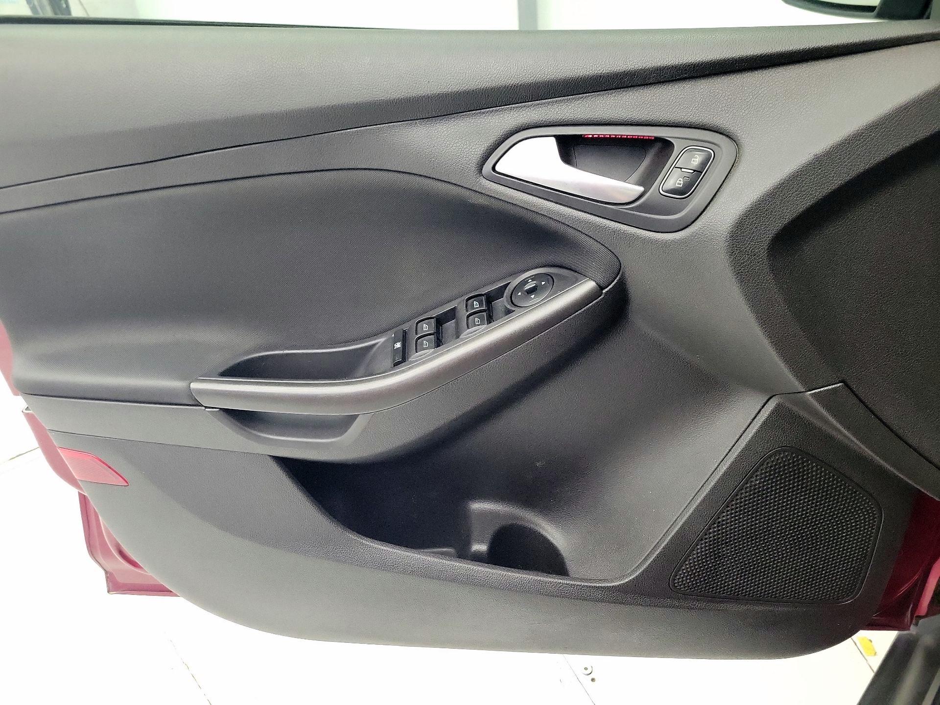 Thumbnail: 2017 Ford Focus - 12