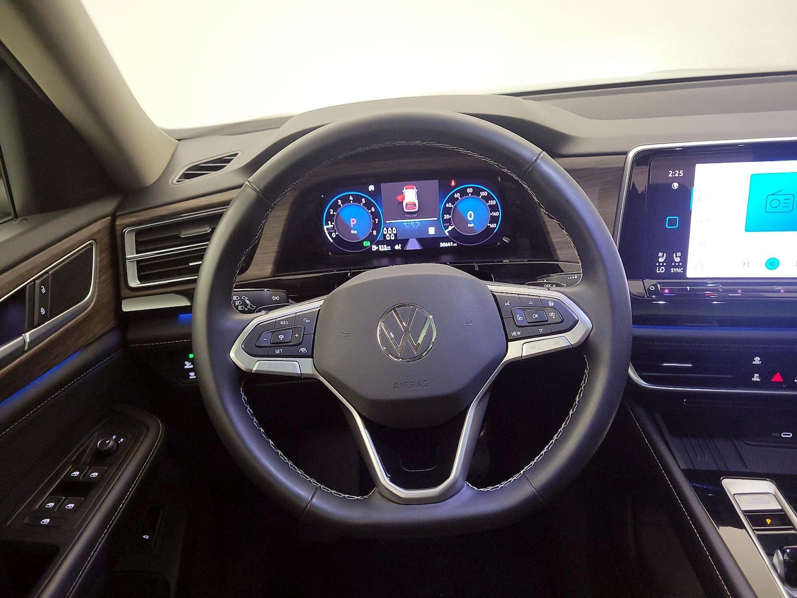 2025 Volkswagen Atlas SEL - Photo 9