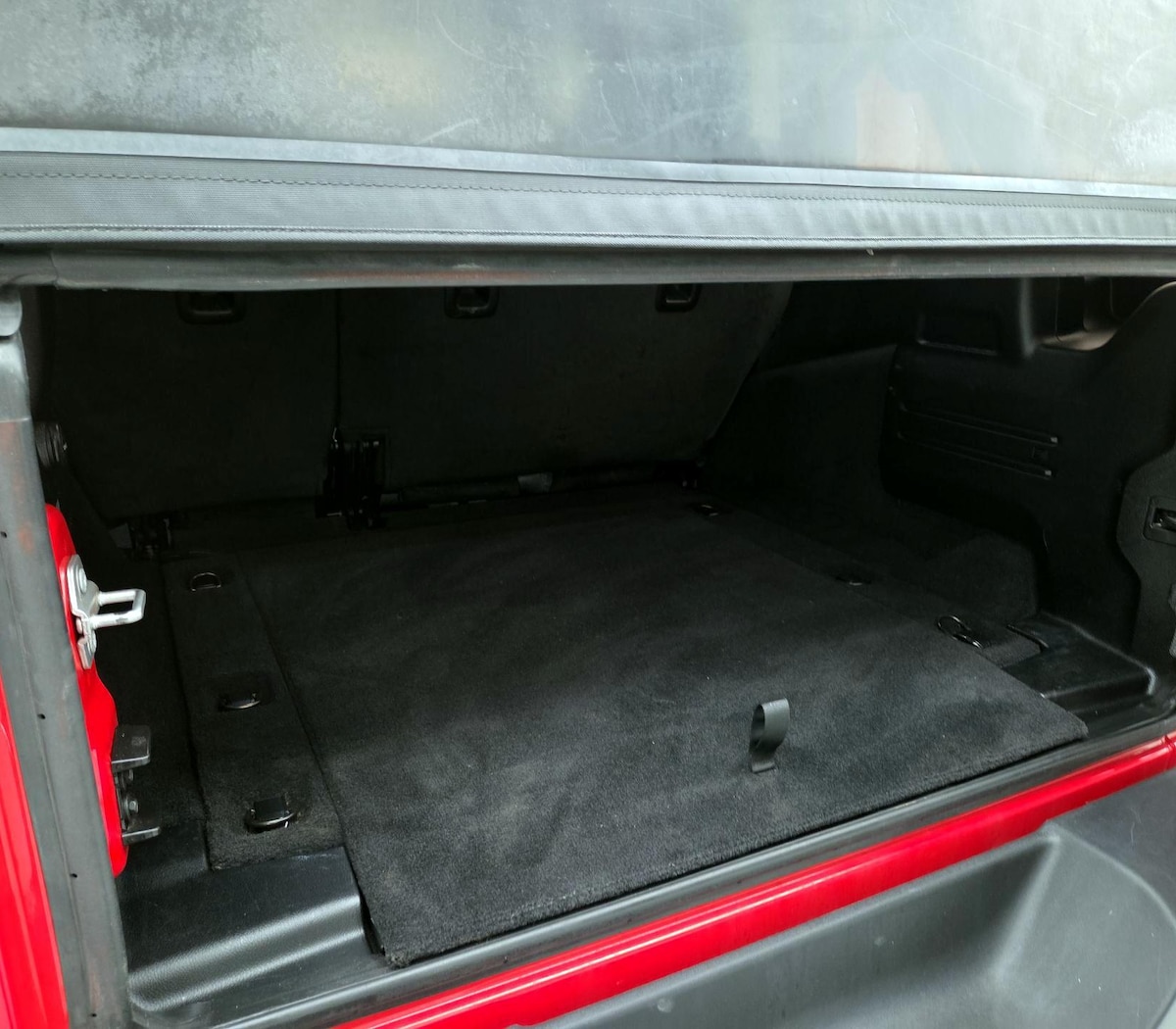 Trunk/Cargo (Seats Up)