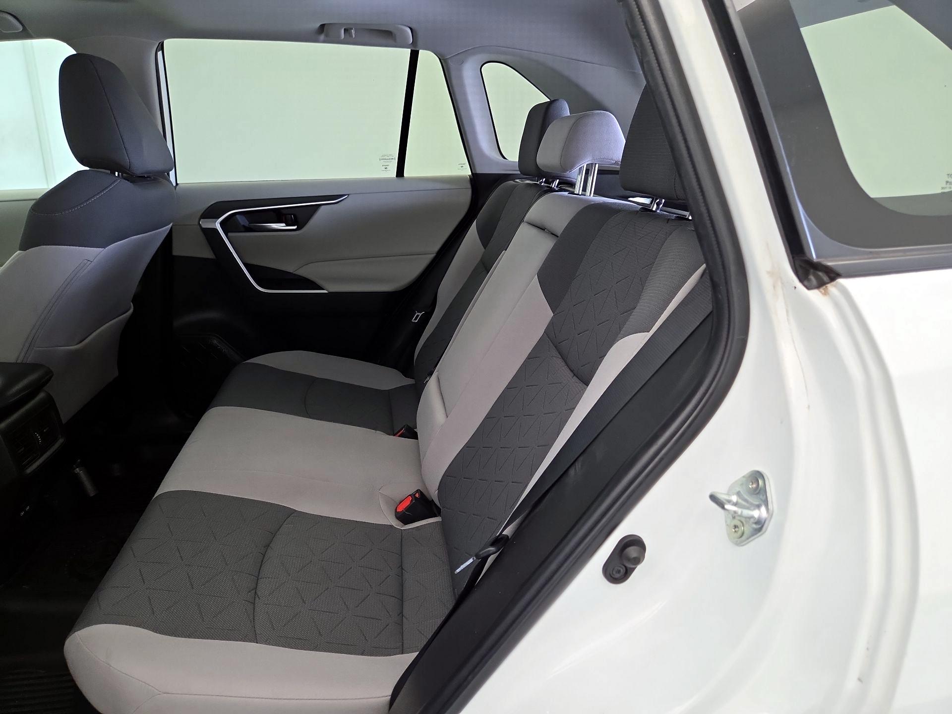 Thumbnail: 2022 Toyota RAV4 - 20