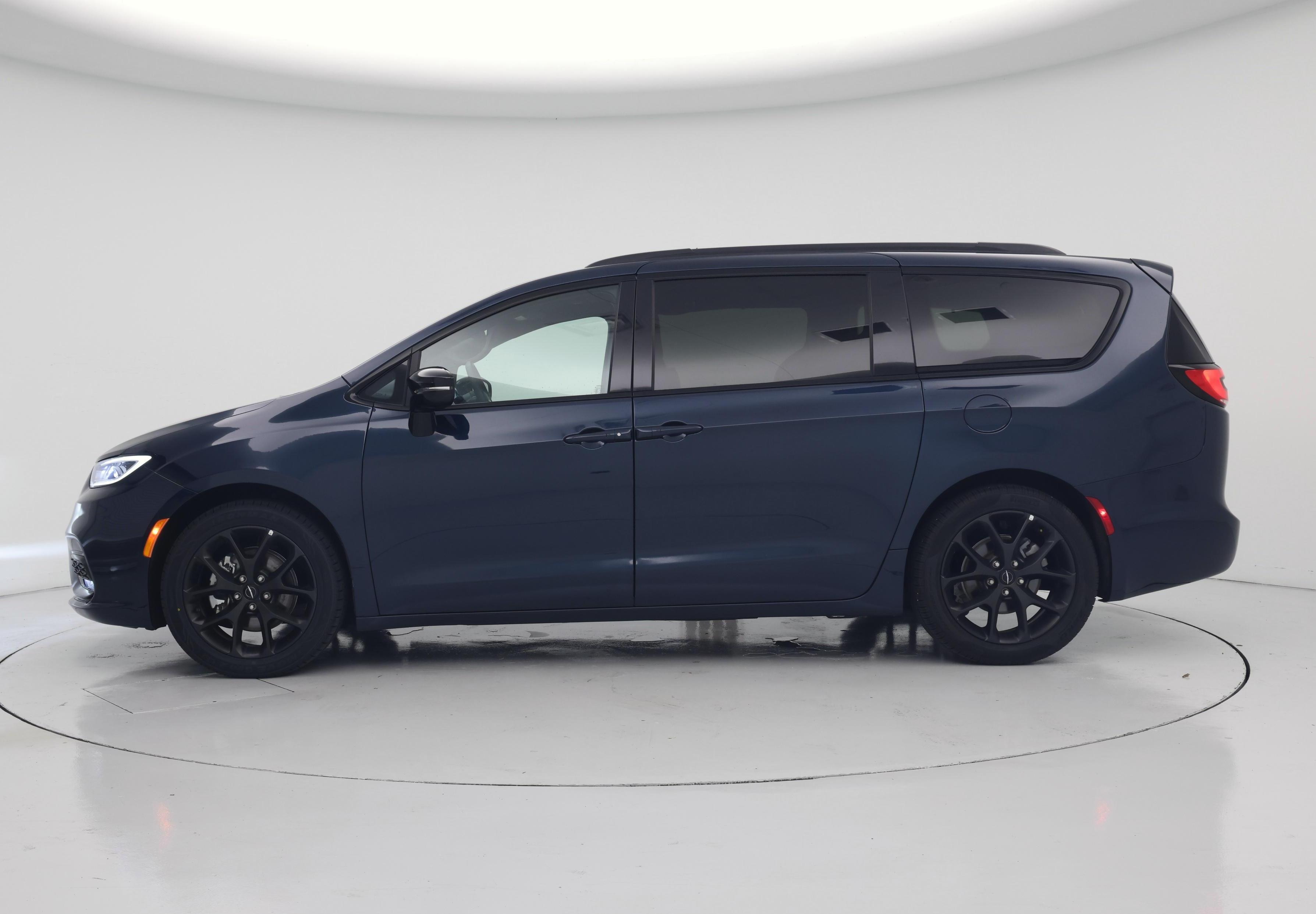 Thumbnail: 2025 Chrysler Pacifica - 3