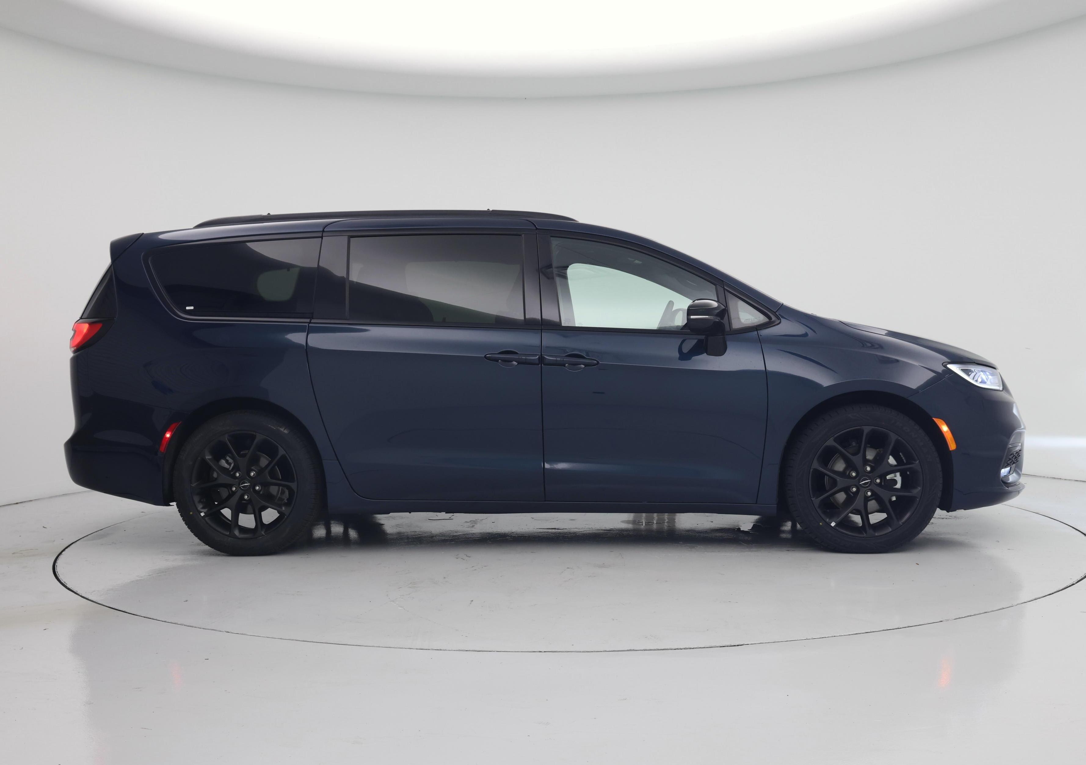 Thumbnail: 2025 Chrysler Pacifica - 7