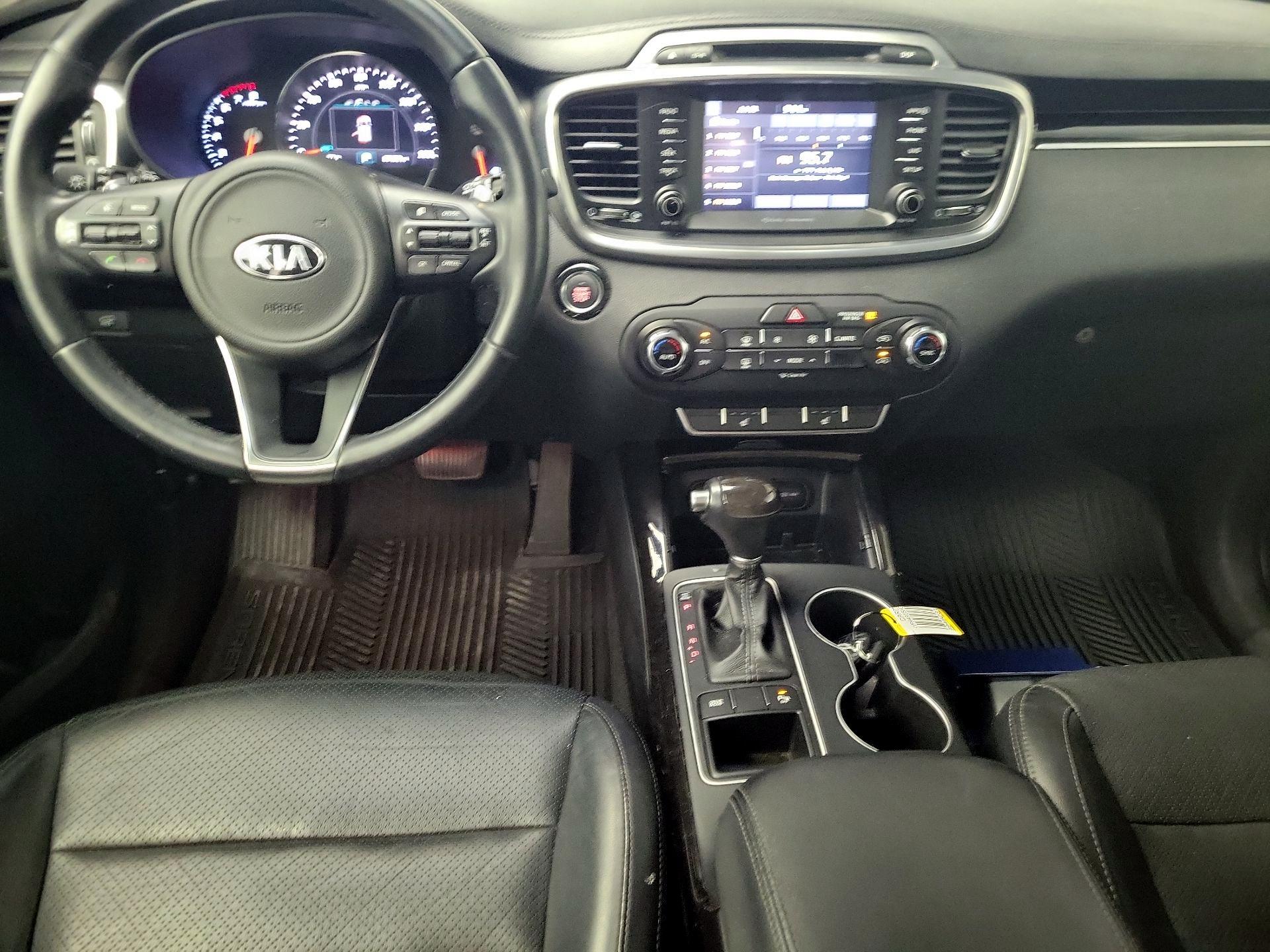 Thumbnail: 2017 Kia Sorento - 9