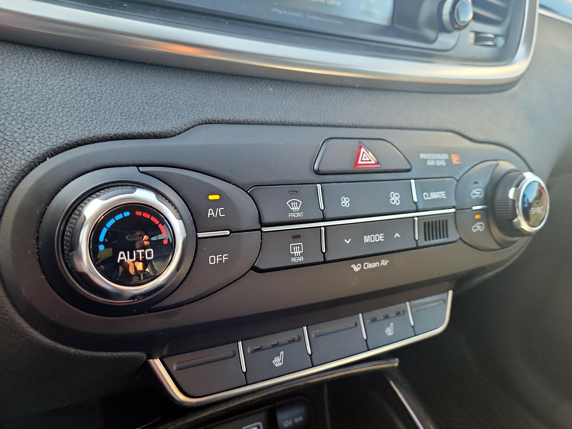 Thumbnail: 2017 Kia Sorento - 16
