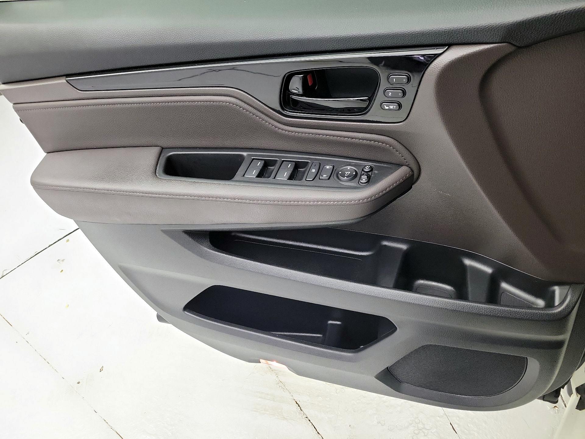 Thumbnail: 2019 Honda Odyssey - 12