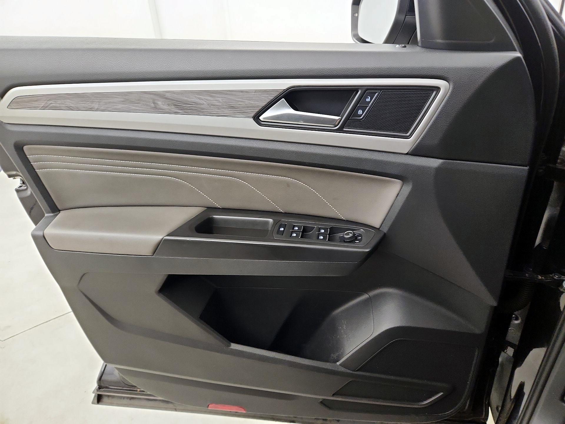 Thumbnail: 2023 Volkswagen Atlas - 12