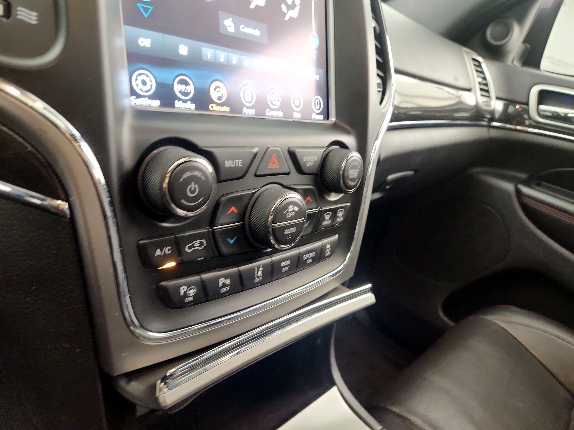 Thumbnail: 2018 Jeep Grand Cherokee - 17