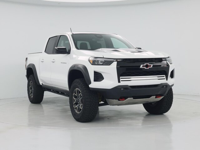 White 2024 Chevrolet Colorado ZR2 Crew Cab 4WD Pickup Truck Four-Wheel Drive Automatic
