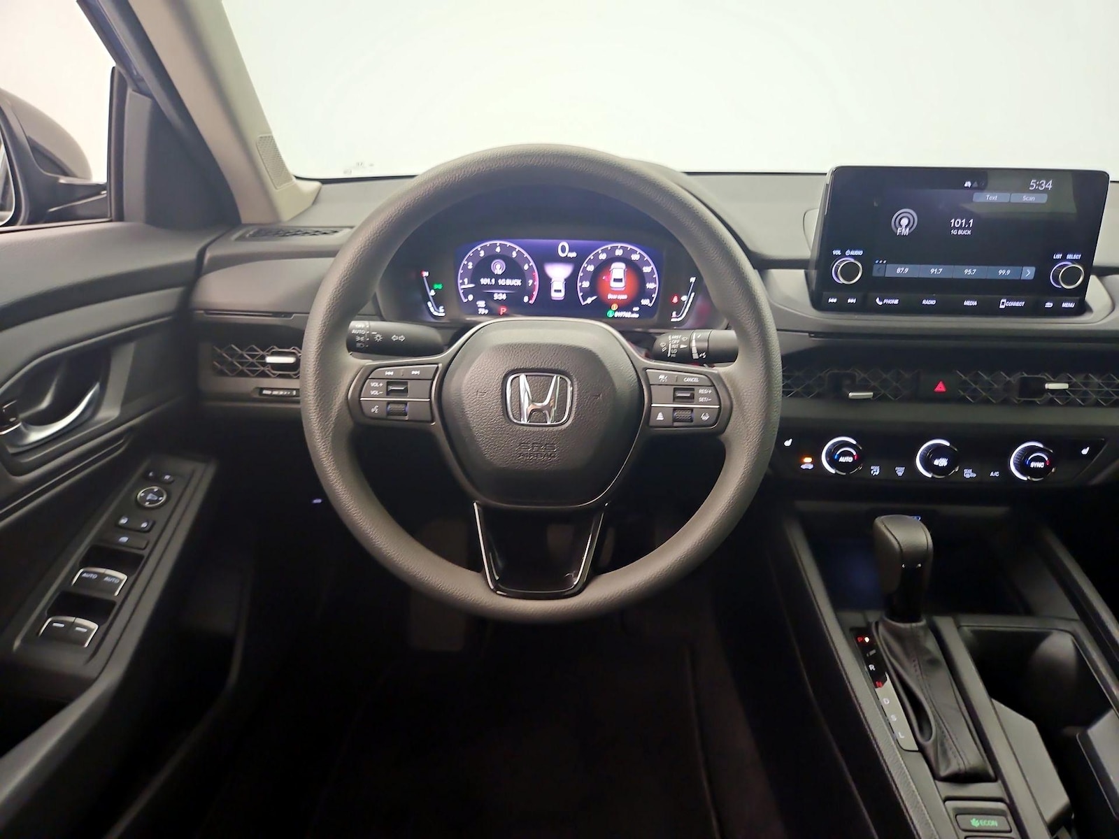 2025 Honda Accord SE - Photo 11