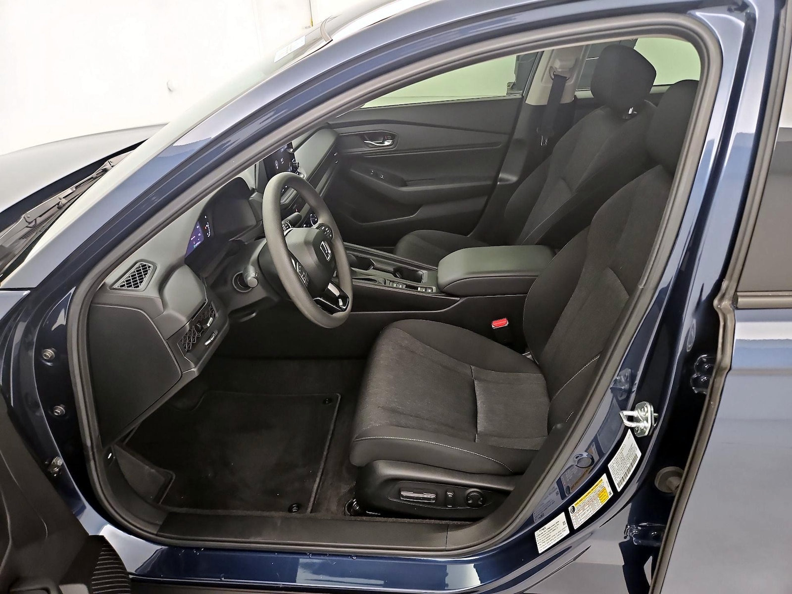 2025 Honda Accord SE - Photo 12