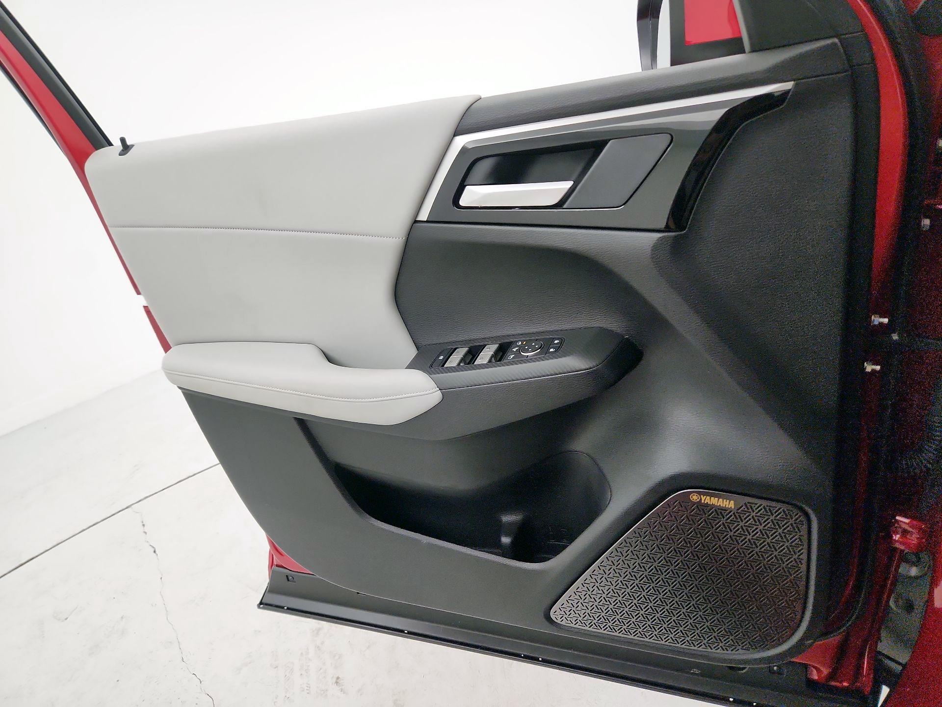 Thumbnail: 2025 Mitsubishi Outlander - 12