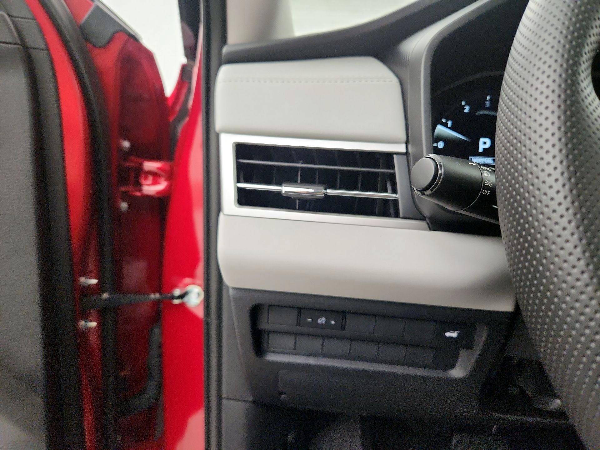 Thumbnail: 2025 Mitsubishi Outlander - 13