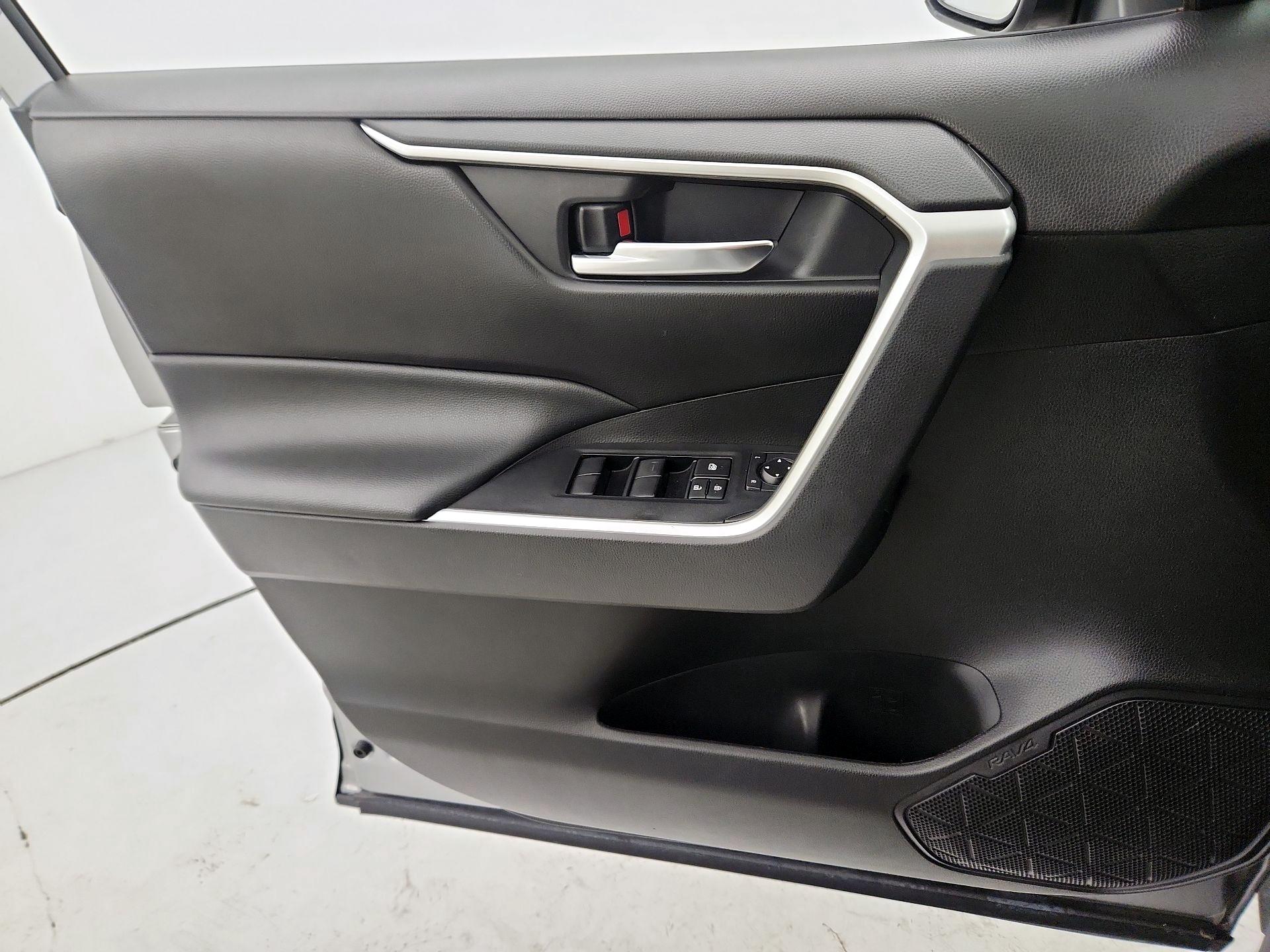 Thumbnail: 2021 Toyota RAV4 - 12