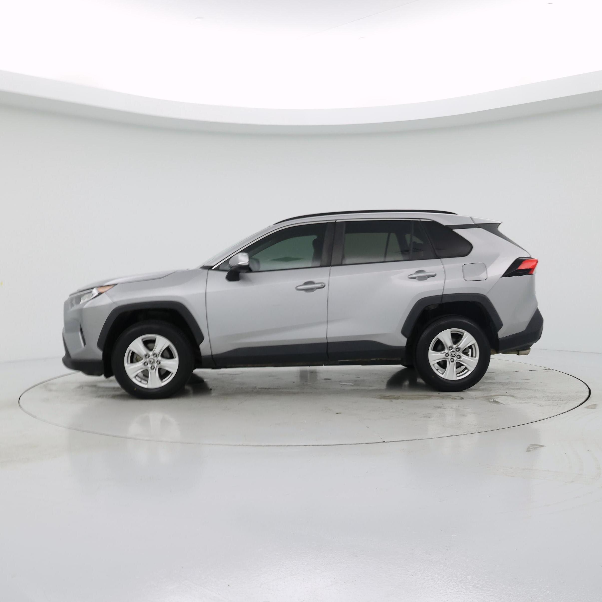 Thumbnail: 2021 Toyota RAV4 - 3