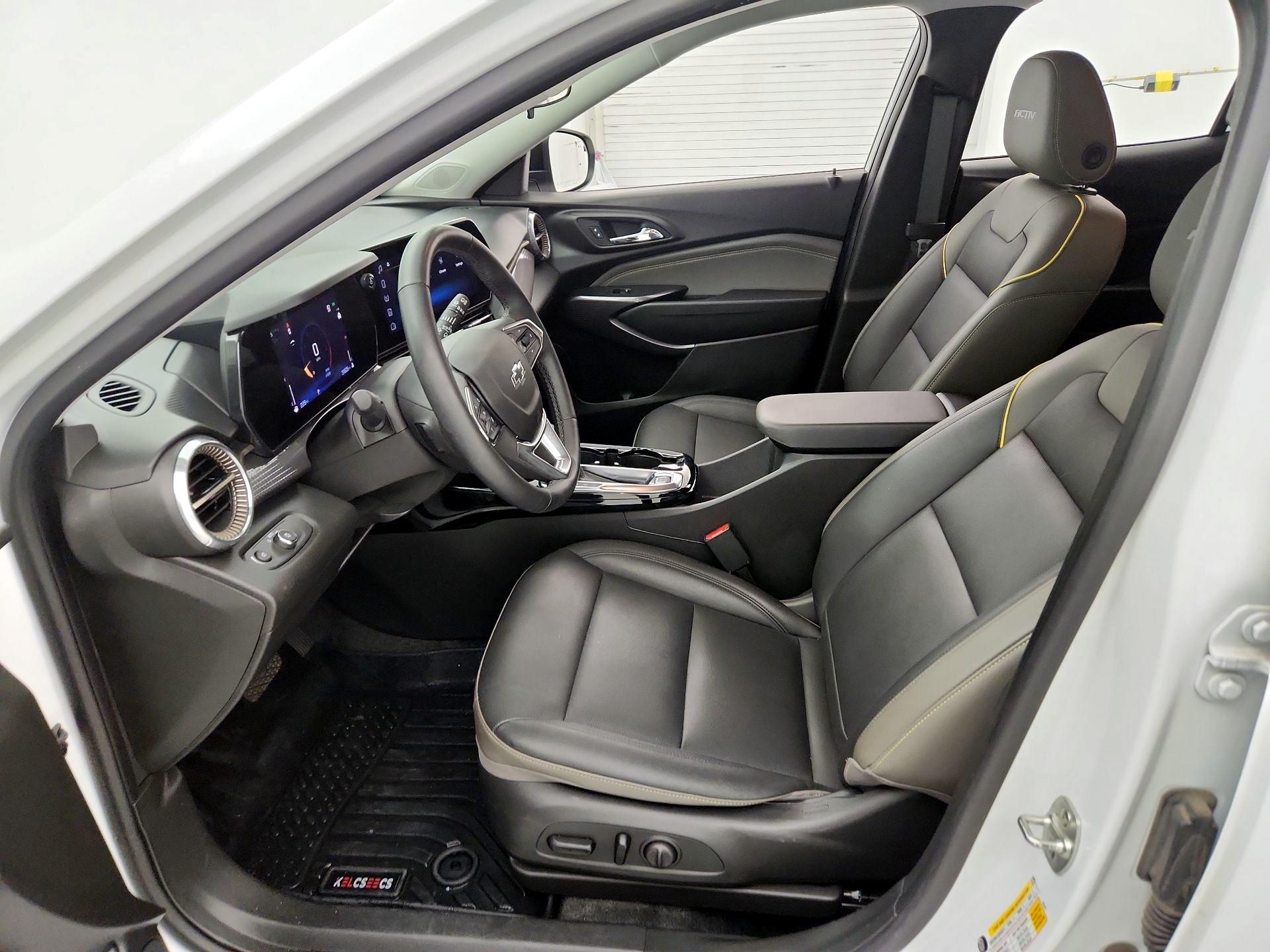 Thumbnail: 2024 Chevrolet Trax - 11