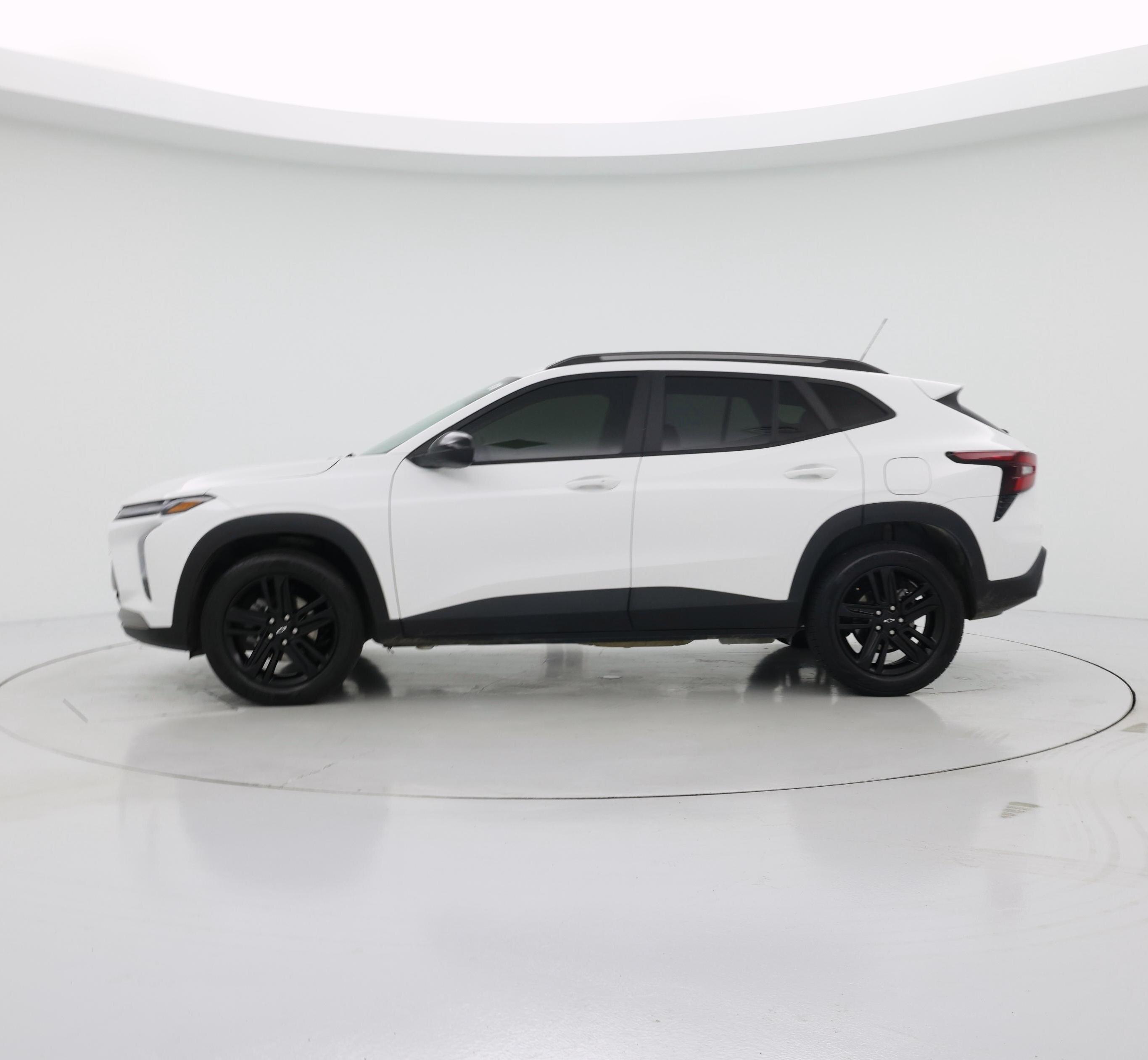 Thumbnail: 2024 Chevrolet Trax - 3