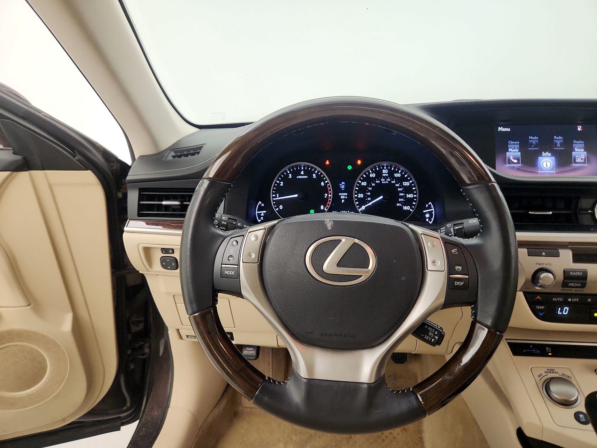 Thumbnail: 2015 Lexus ES - 10