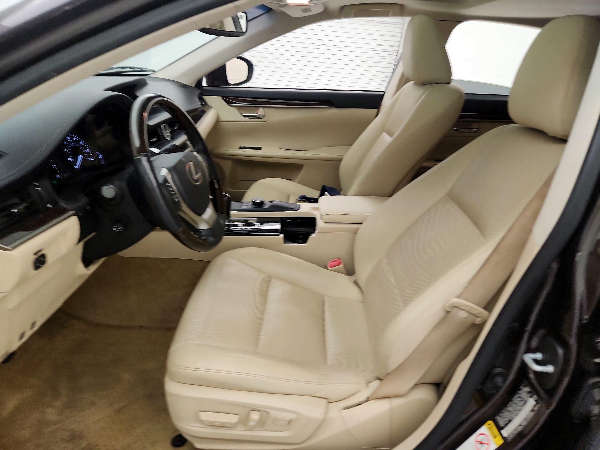Thumbnail: 2015 Lexus ES - 11